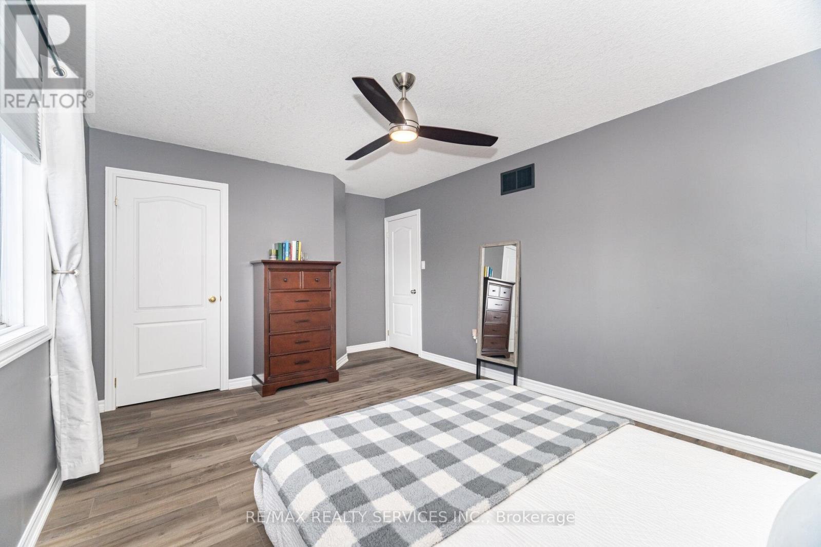 Photo 39 of 60 Dinnick Crescent, Orangeville ON
