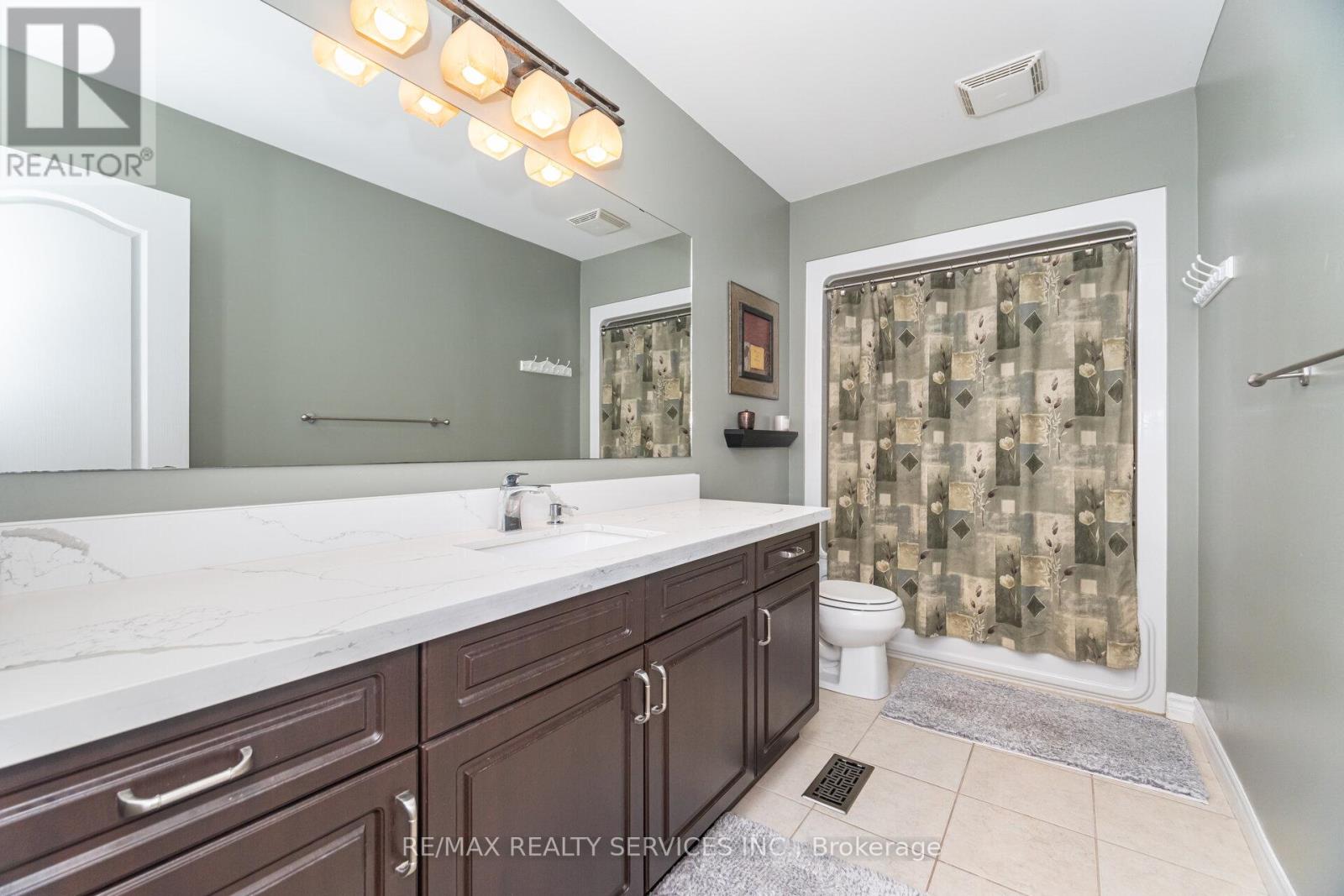 Photo 42 of 60 Dinnick Crescent, Orangeville ON