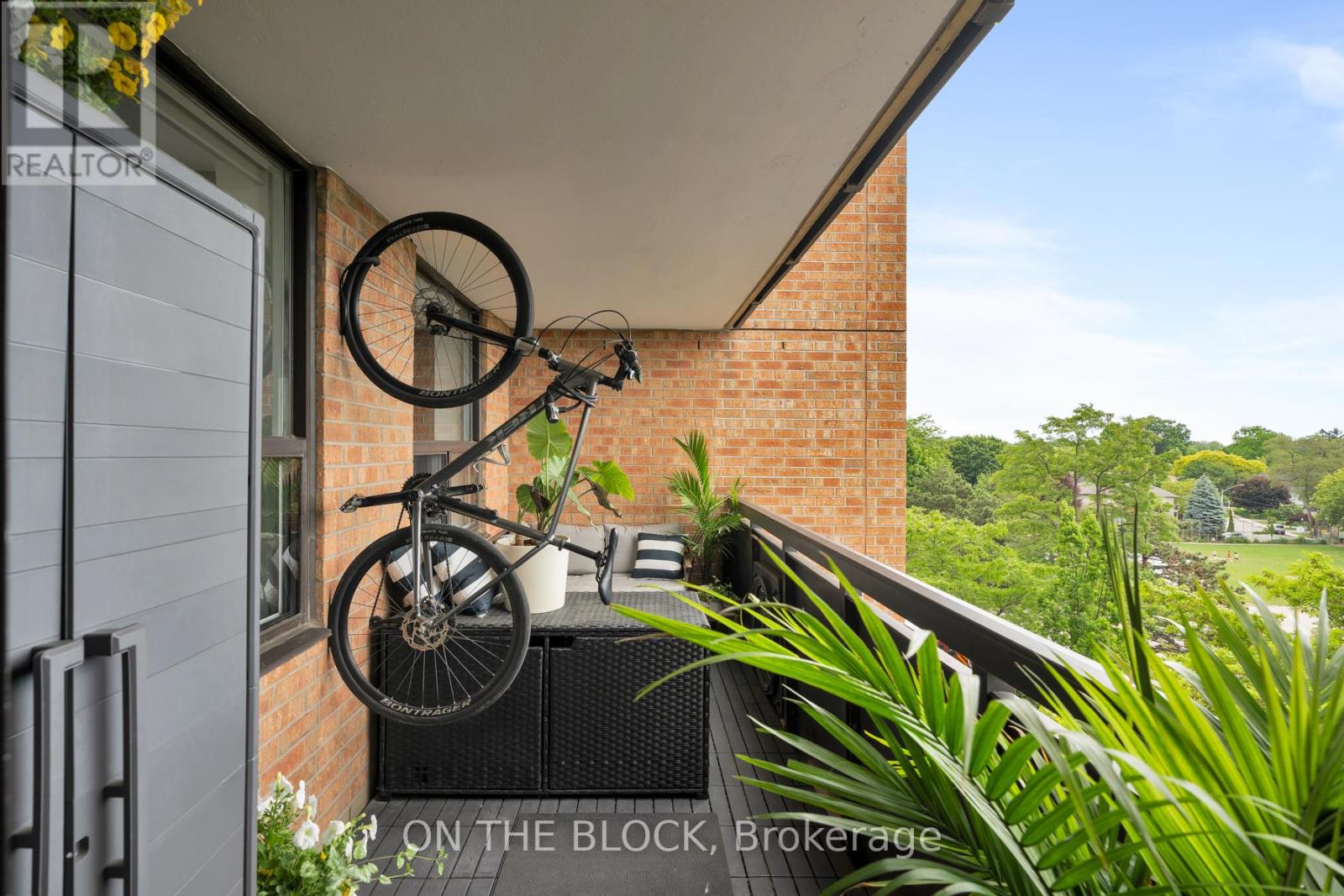 Photo 1 of 506 3845 Lake Shore Boulevard W, Toronto ON