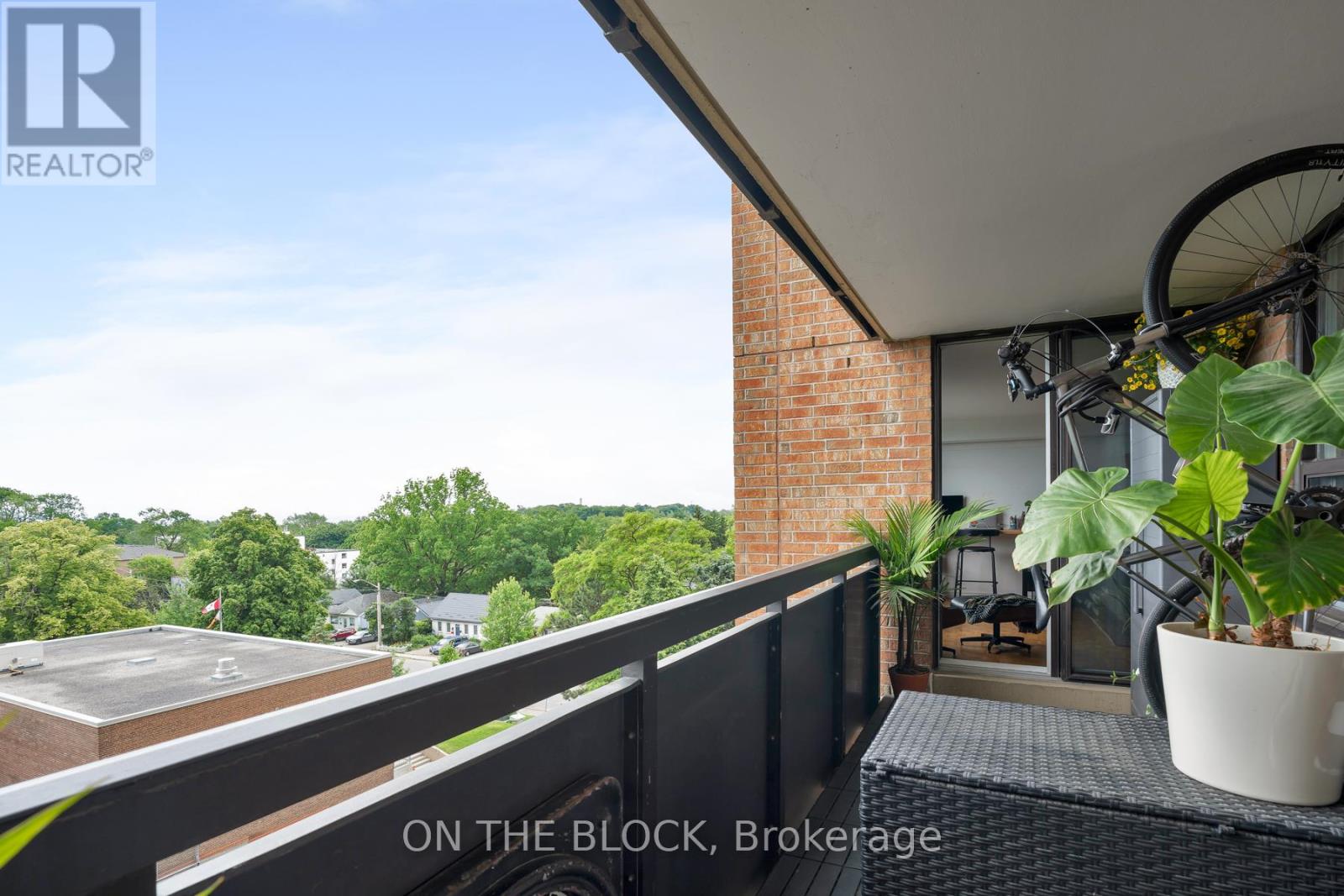 Photo 35 of 506 3845 Lake Shore Boulevard W, Toronto ON