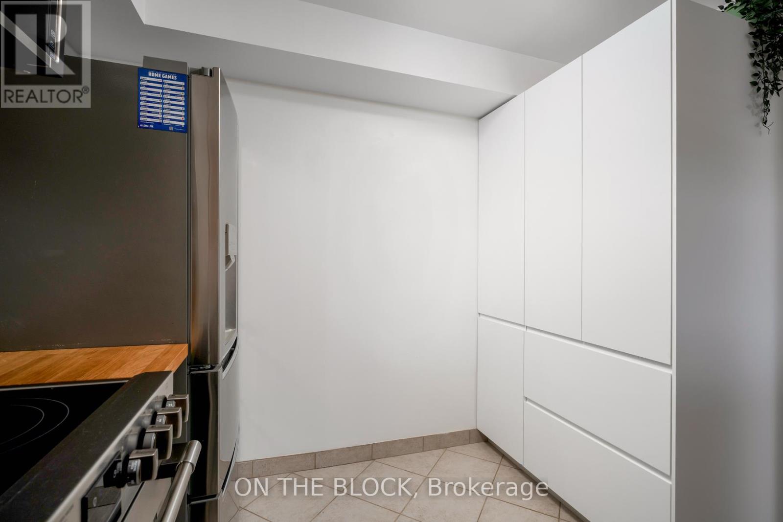Photo 8 of 506 3845 Lake Shore Boulevard W, Toronto ON