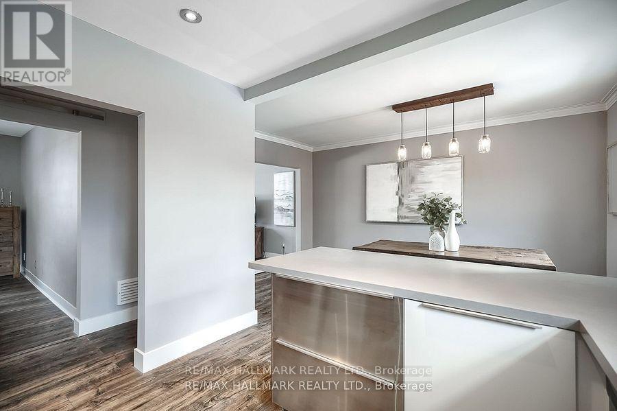 Photo 13 of Upper 6 Thirty First Street, Toronto ON