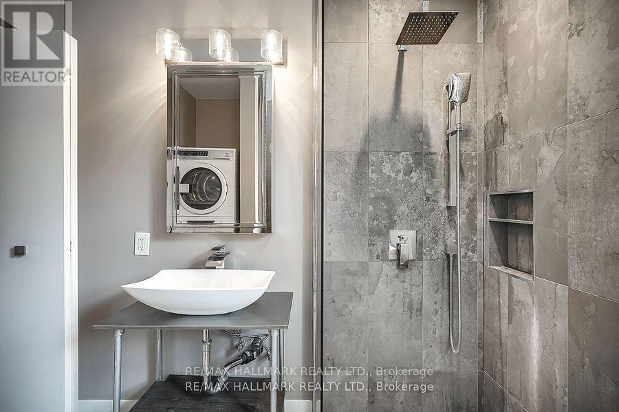 Photo 23 of Upper 6 Thirty First Street, Toronto ON