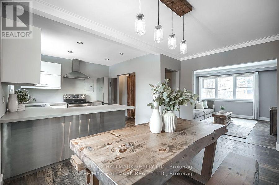 Photo 5 of Upper 6 Thirty First Street, Toronto ON