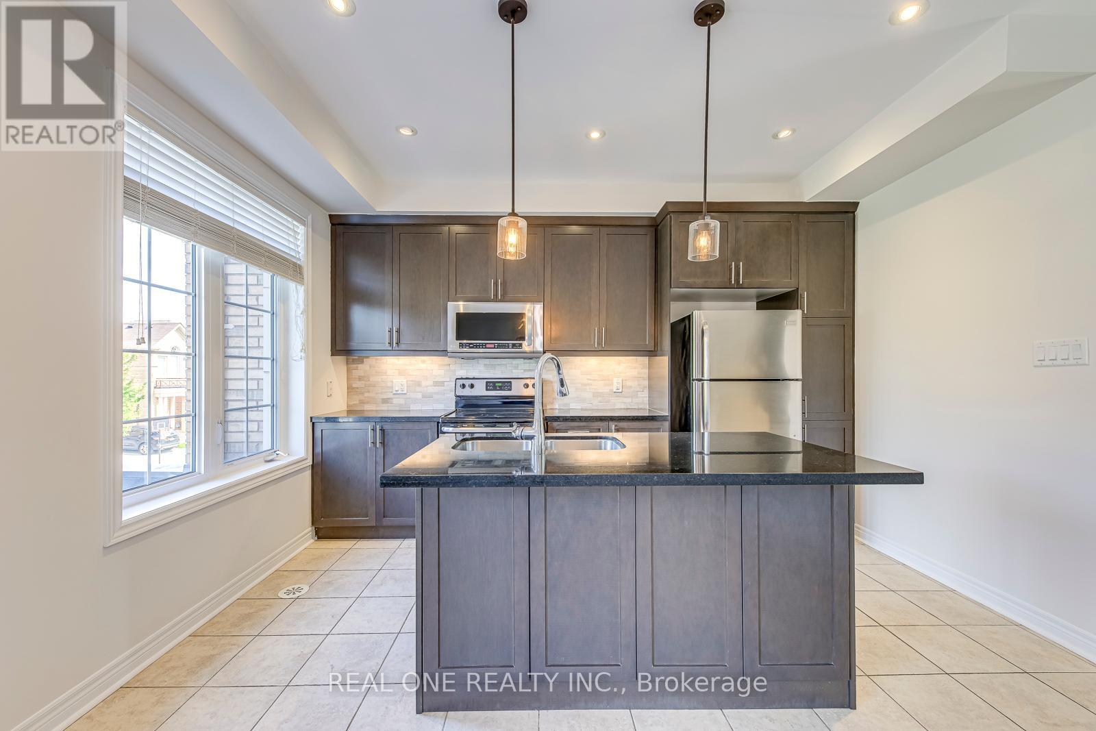 Photo 11 of 3084 Eberly Woods Drive, Oakville ON