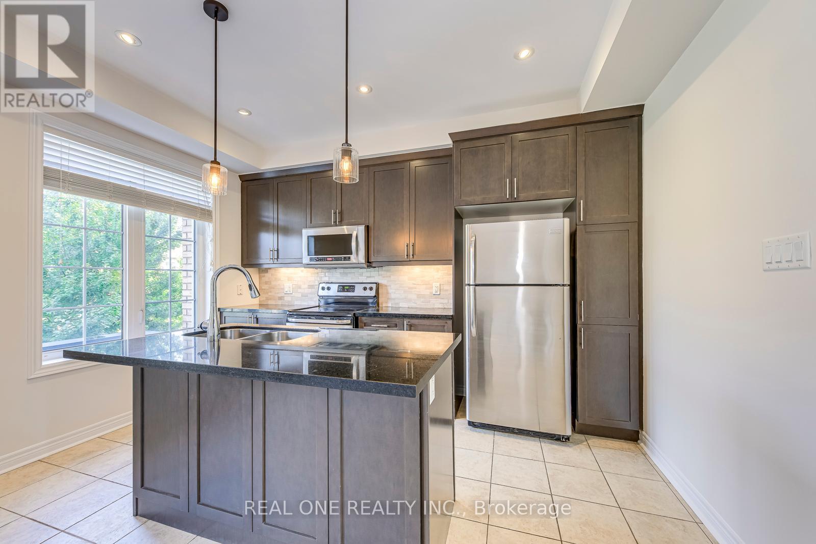 Photo 12 of 3084 Eberly Woods Drive, Oakville ON