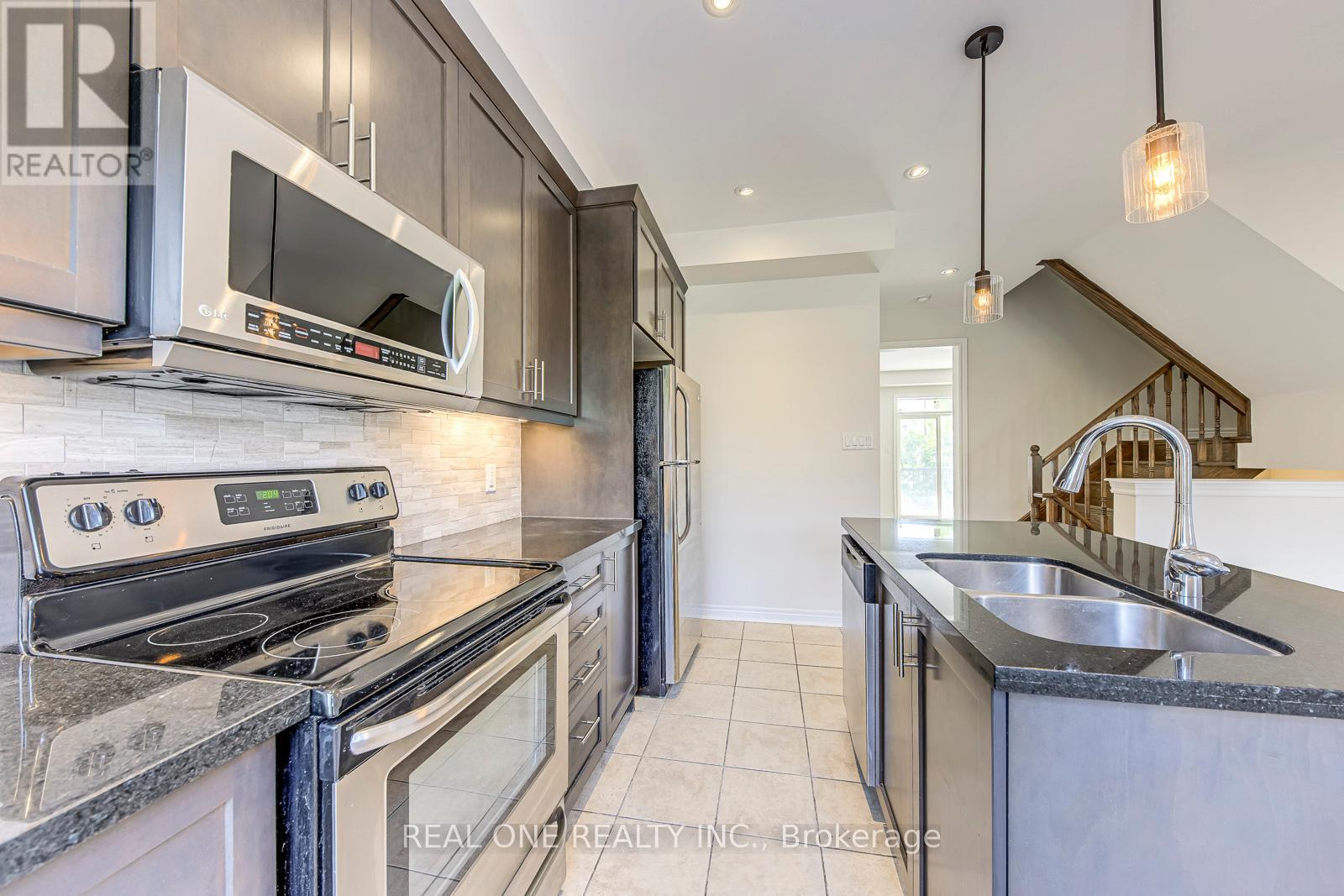 Photo 14 of 3084 Eberly Woods Drive, Oakville ON