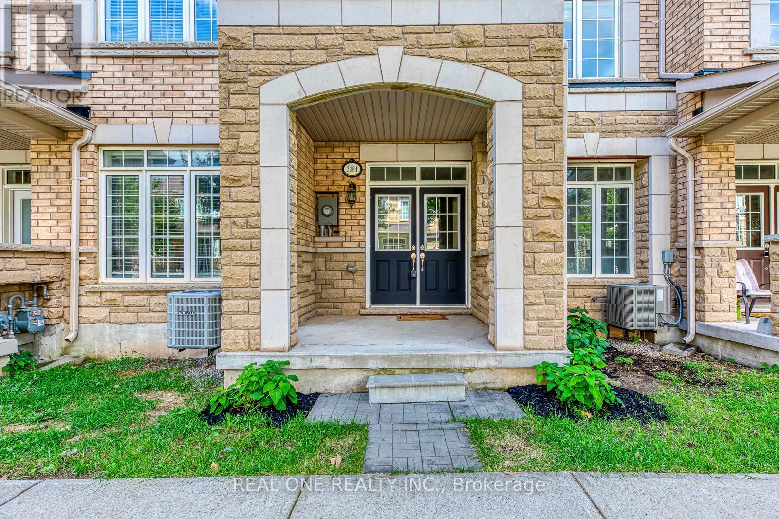 Photo 2 of 3084 Eberly Woods Drive, Oakville ON
