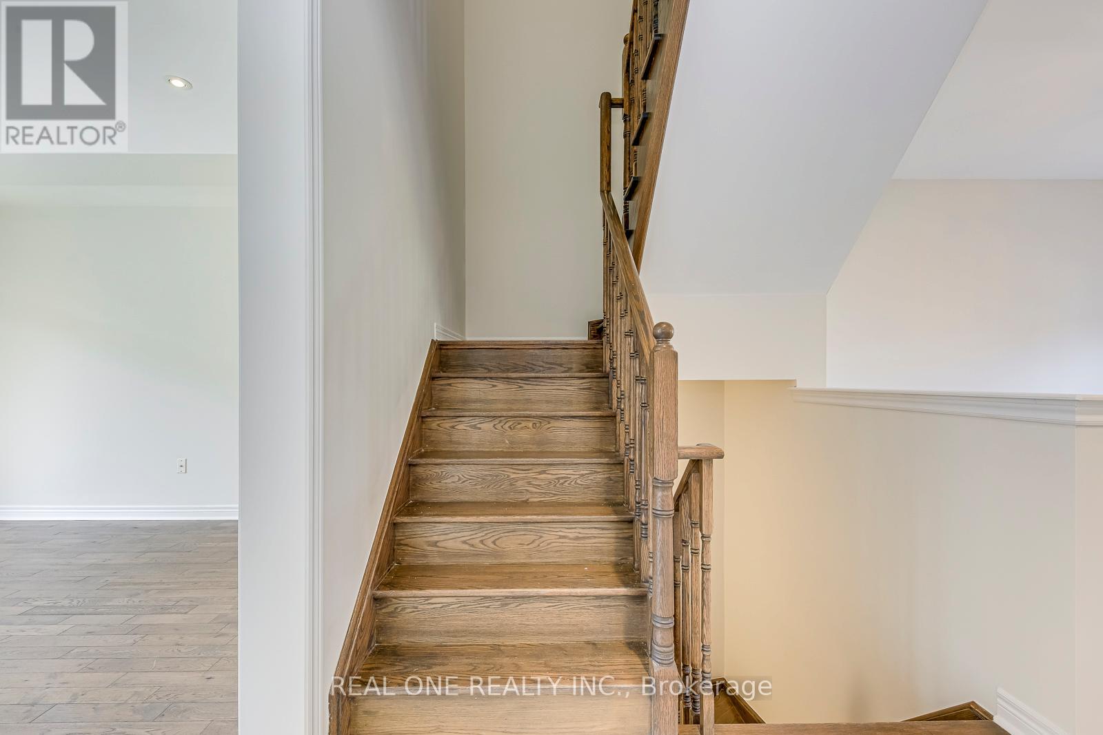 Photo 25 of 3084 Eberly Woods Drive, Oakville ON