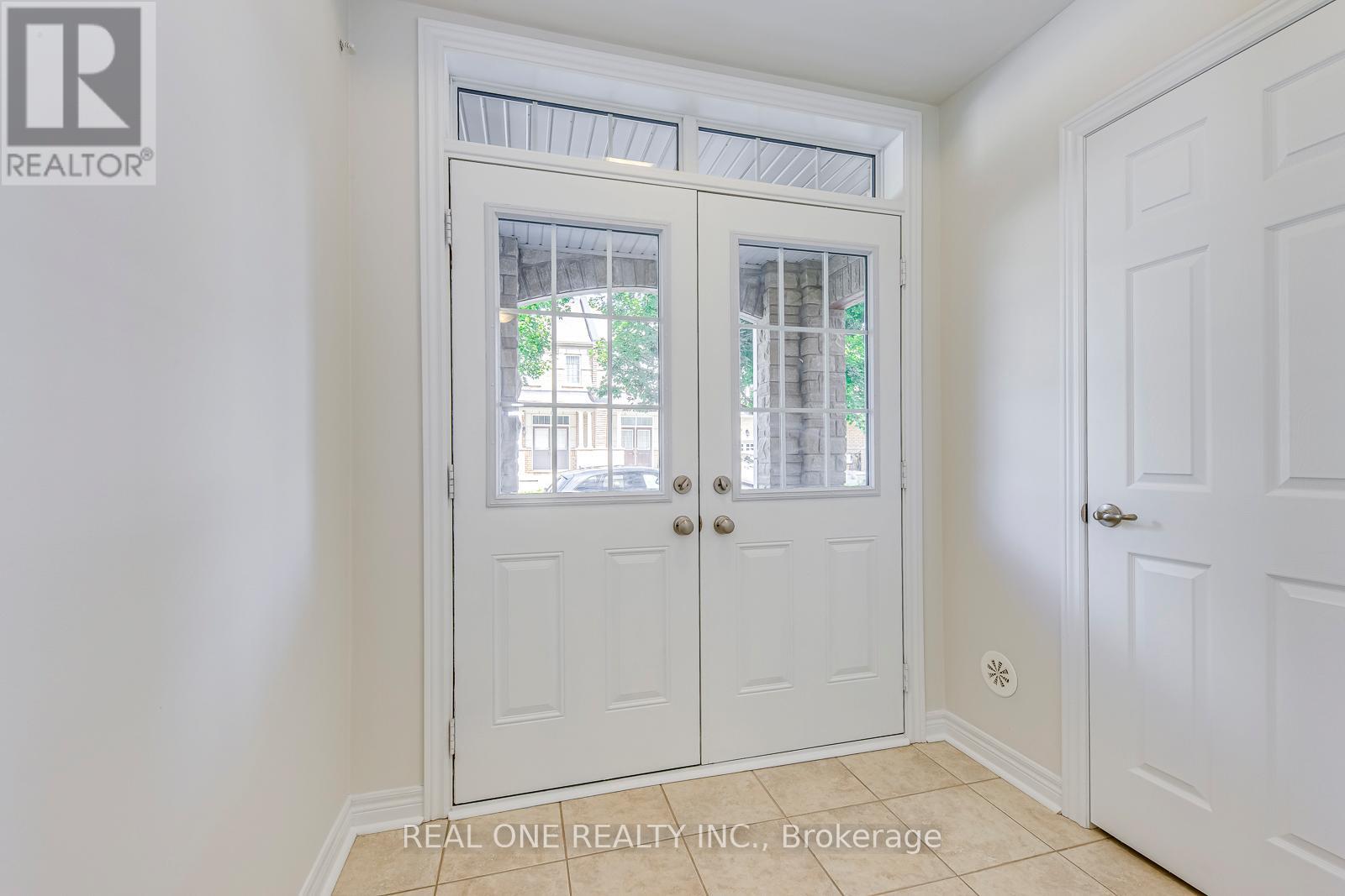 Photo 3 of 3084 Eberly Woods Drive, Oakville ON