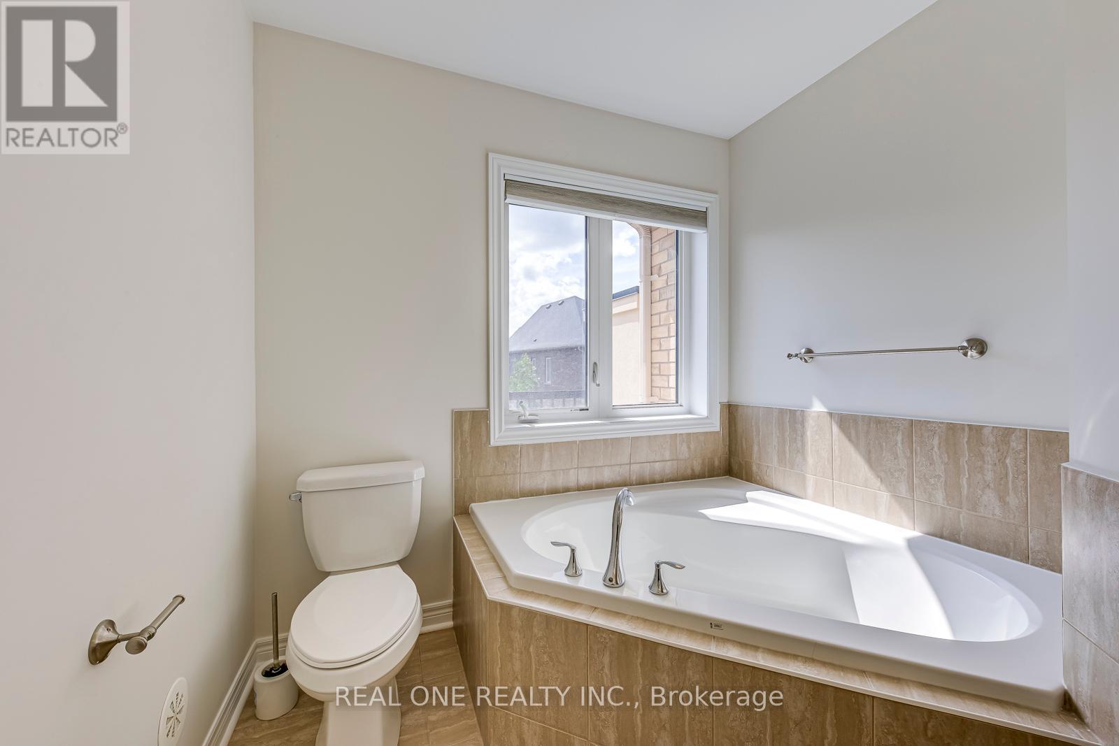 Photo 32 of 3084 Eberly Woods Drive, Oakville ON