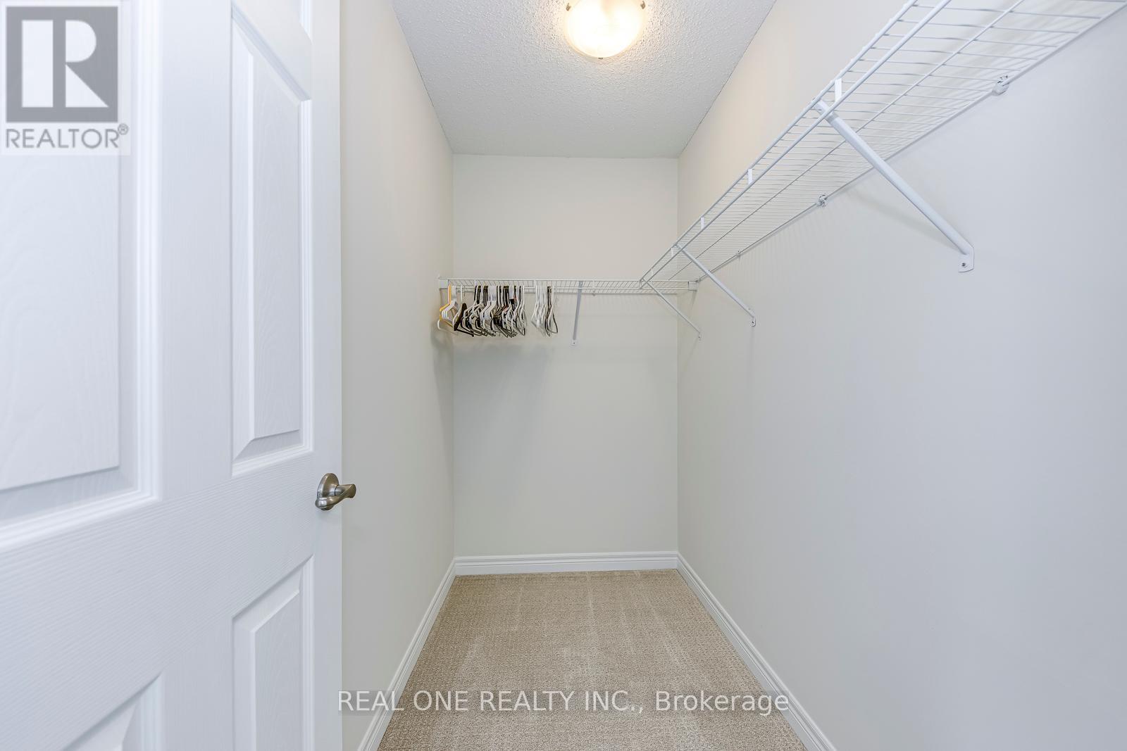 Photo 33 of 3084 Eberly Woods Drive, Oakville ON