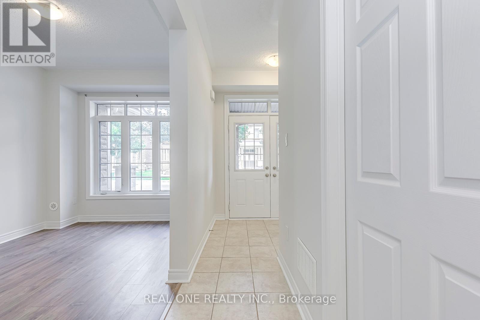 Photo 4 of 3084 Eberly Woods Drive, Oakville ON