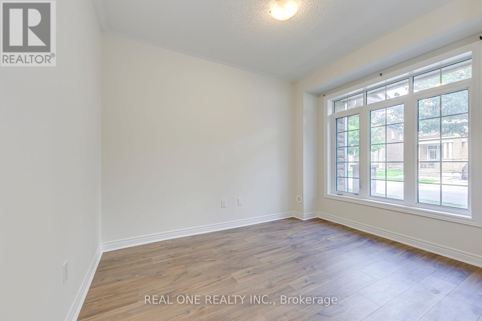 Photo 5 of 3084 Eberly Woods Drive, Oakville ON