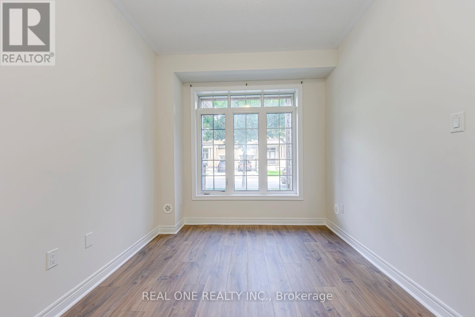 Photo 6 of 3084 Eberly Woods Drive, Oakville ON