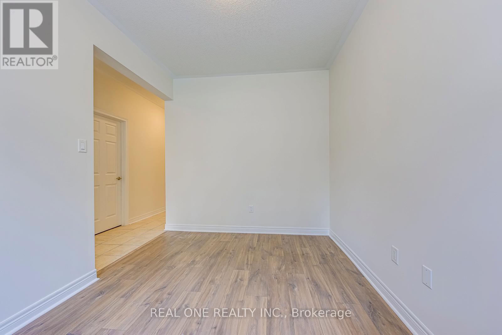 Photo 7 of 3084 Eberly Woods Drive, Oakville ON