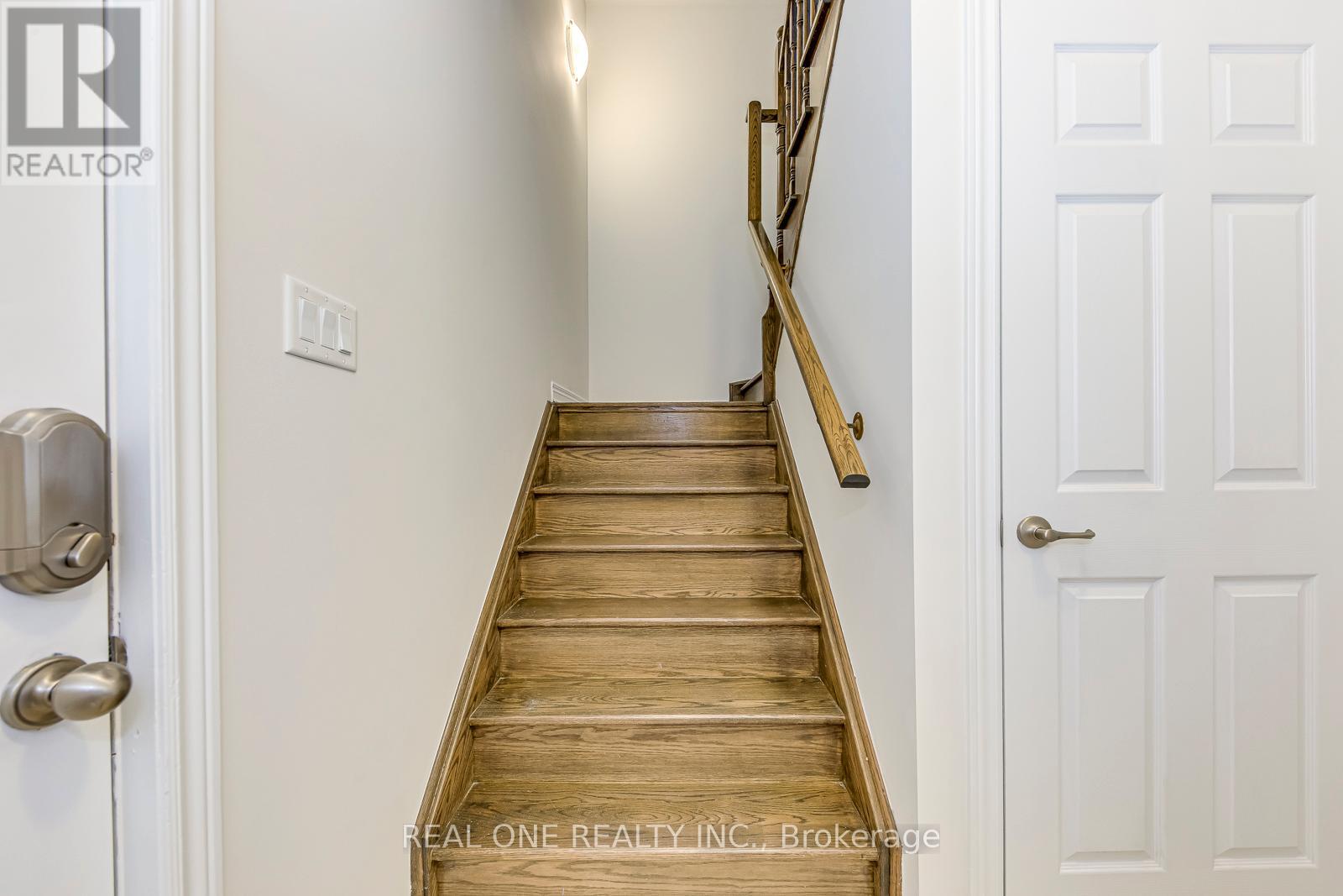 Photo 9 of 3084 Eberly Woods Drive, Oakville ON