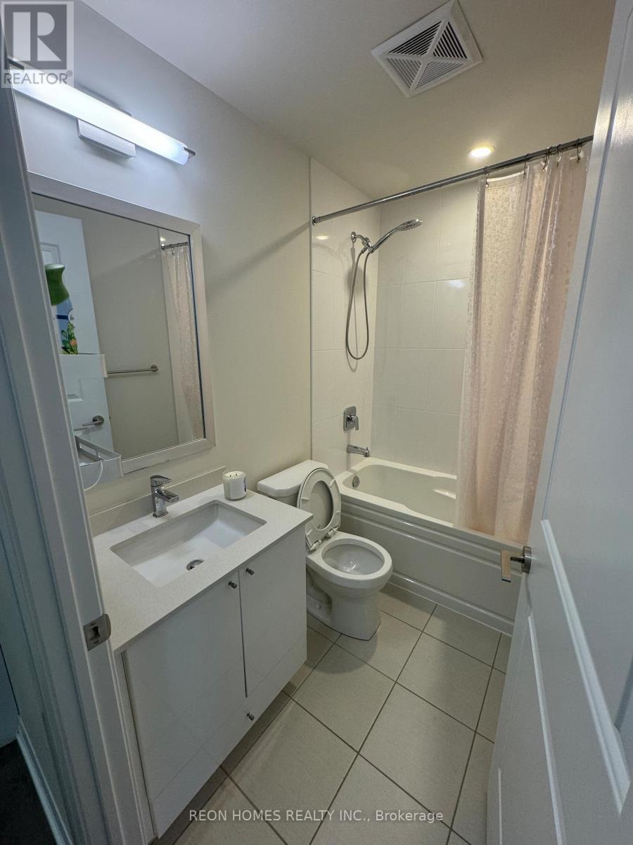 Photo 6 of 114 35 Watergarden Drive, Mississauga ON