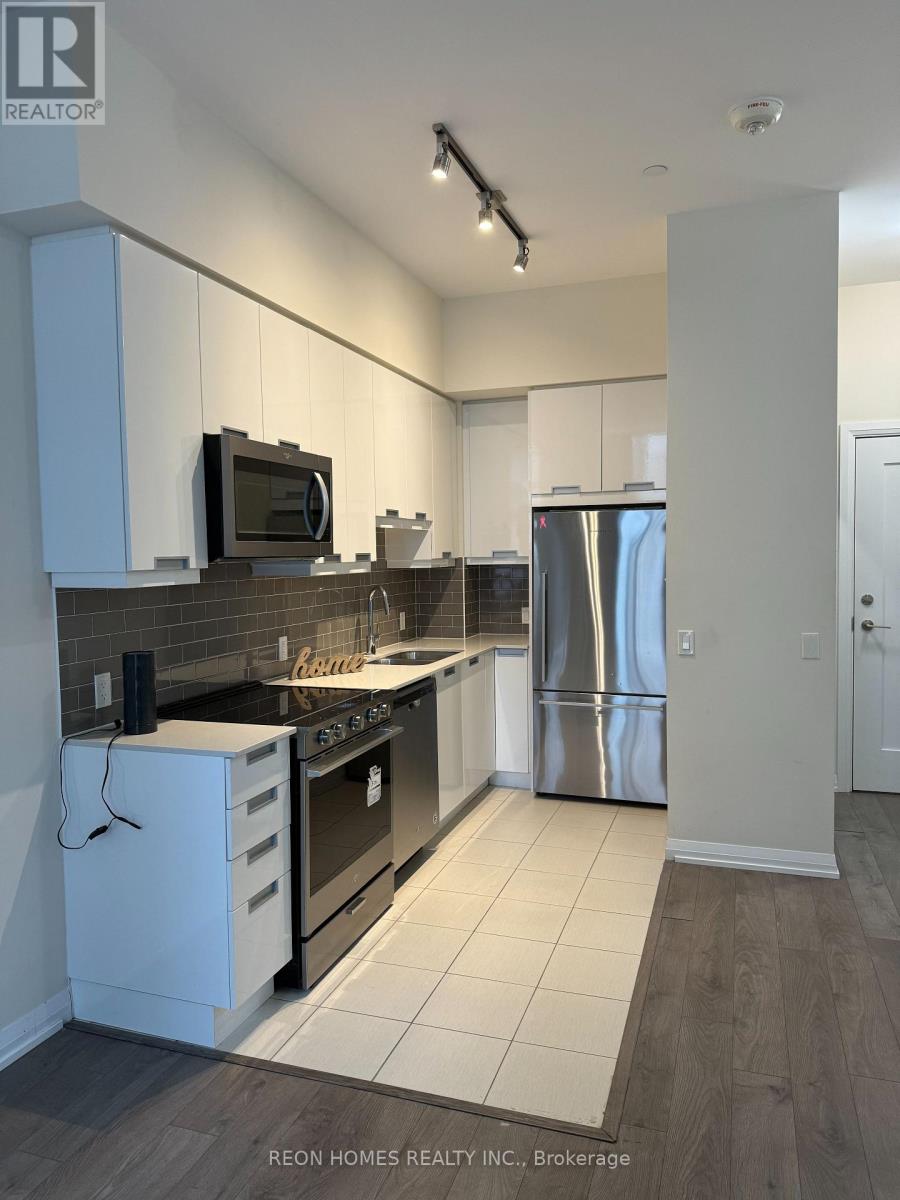 Photo 8 of 114 35 Watergarden Drive, Mississauga ON