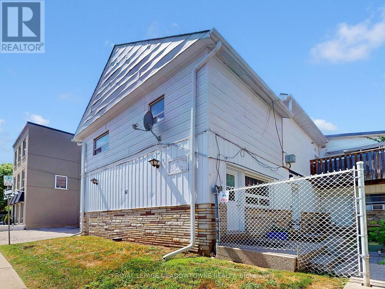 Photo 4 of 1 12 Wesleyan Street, Halton Hills ON