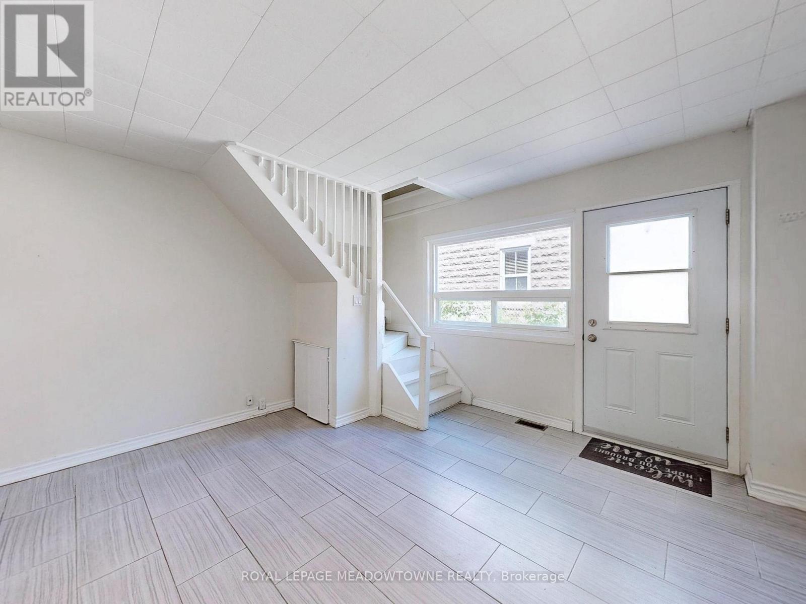 Photo 6 of 1 12 Wesleyan Street, Halton Hills ON