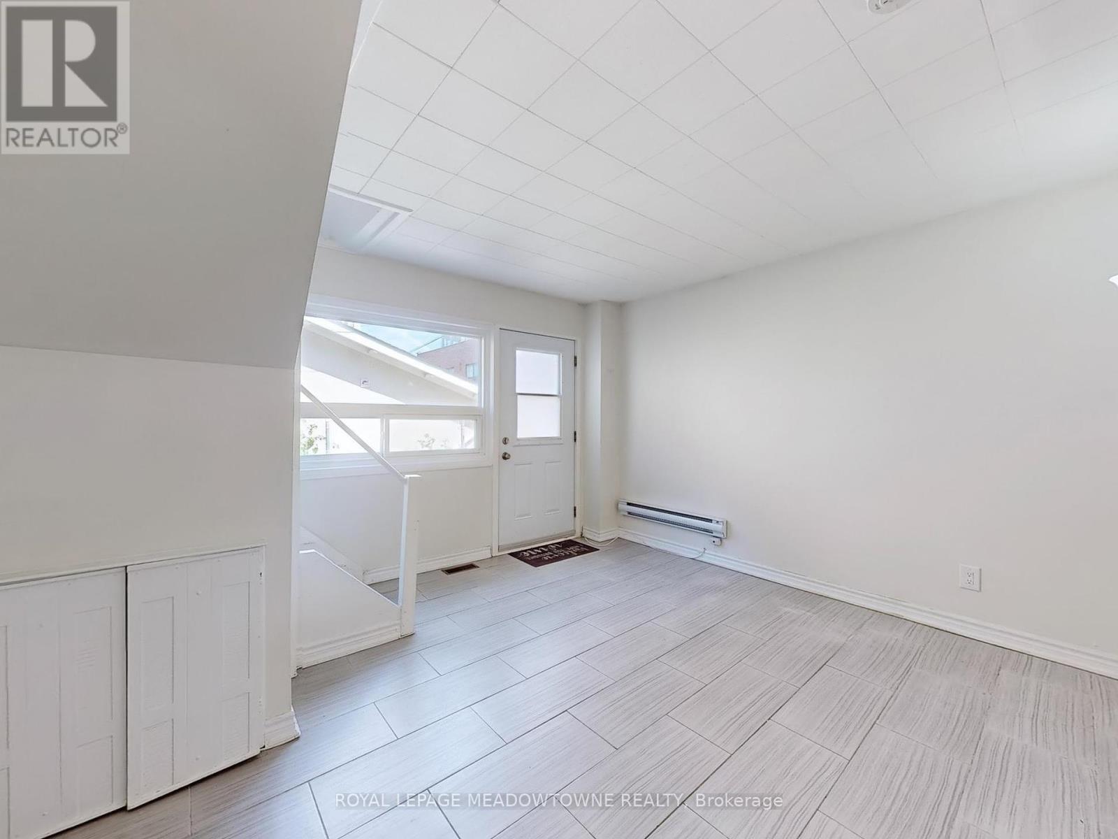 Photo 8 of 1 12 Wesleyan Street, Halton Hills ON