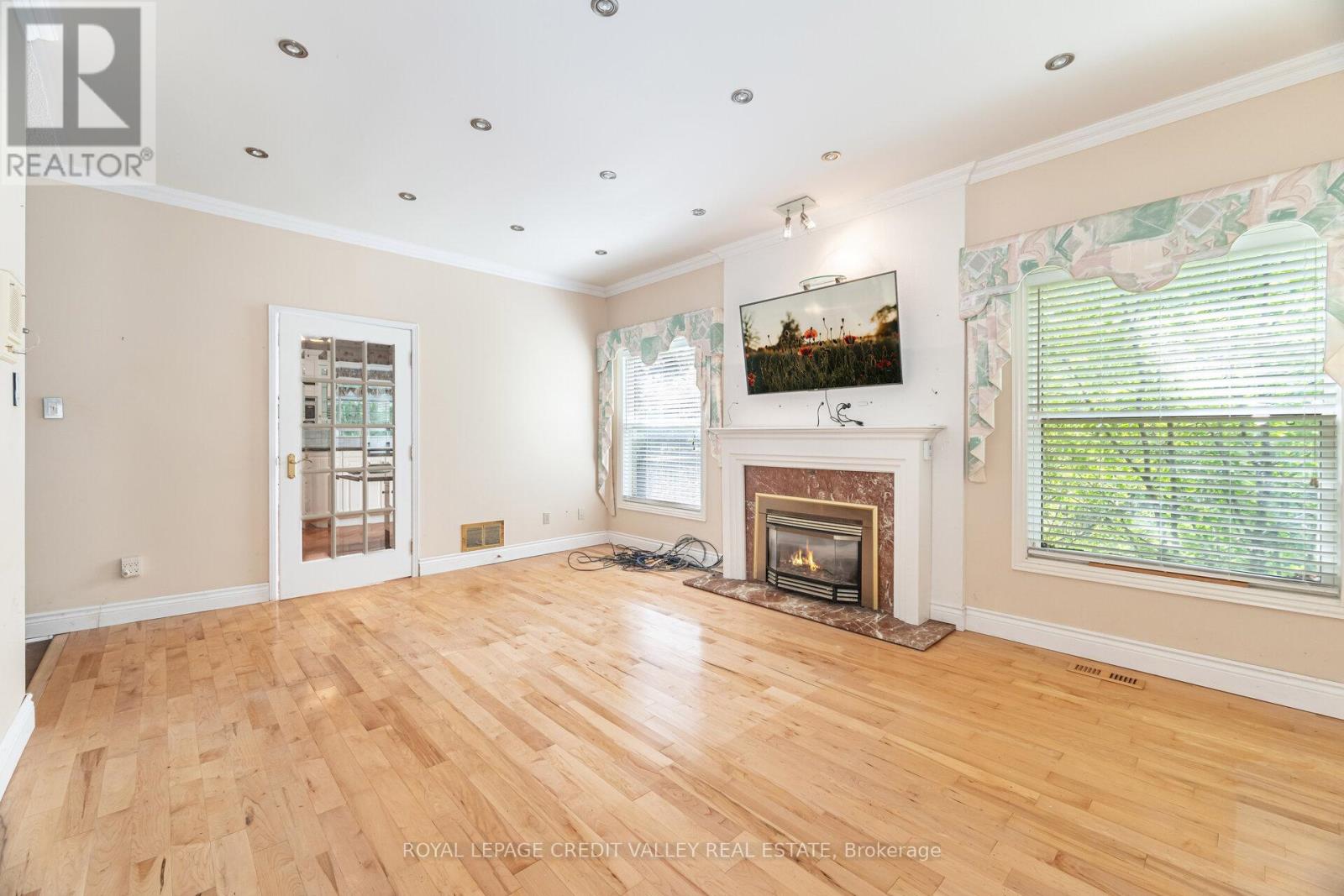 Photo 12 of 14 Starling Court, Brampton ON