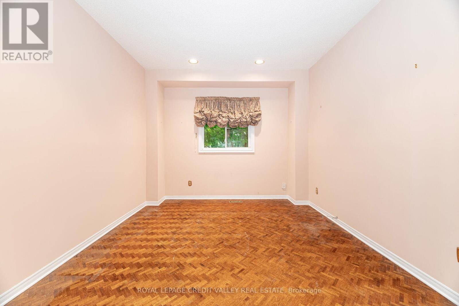 Photo 16 of 14 Starling Court, Brampton ON