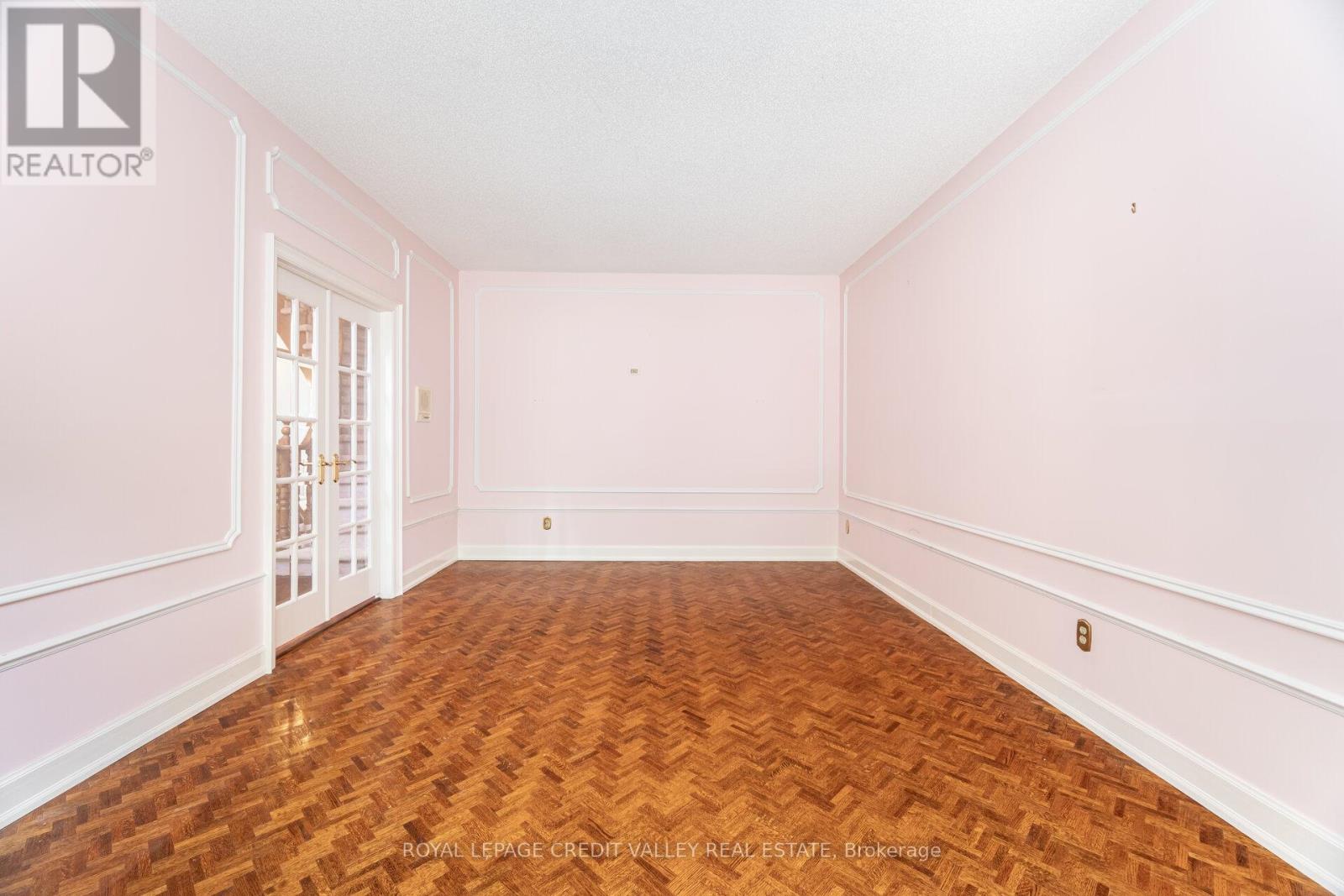 Photo 18 of 14 Starling Court, Brampton ON
