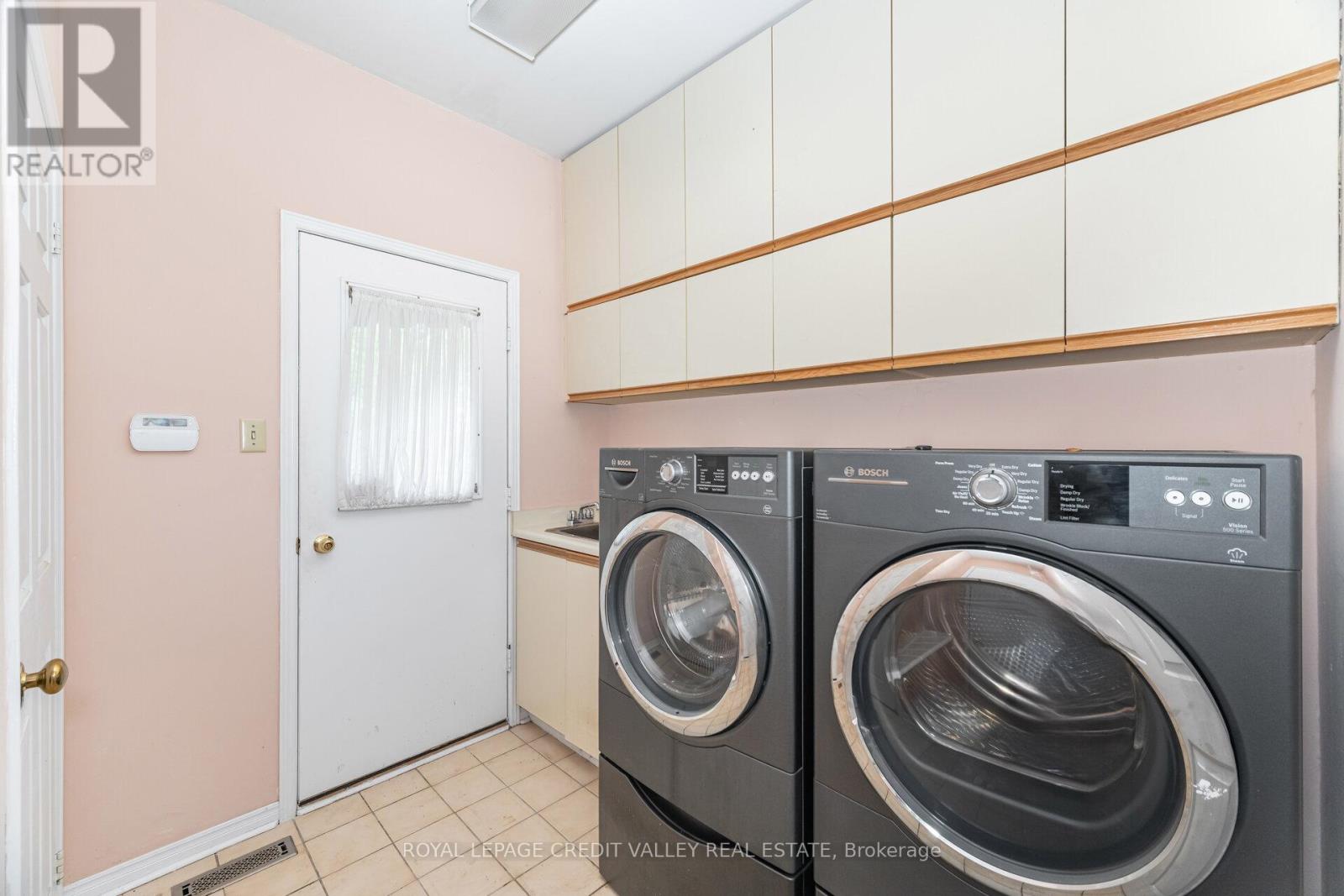 Photo 21 of 14 Starling Court, Brampton ON