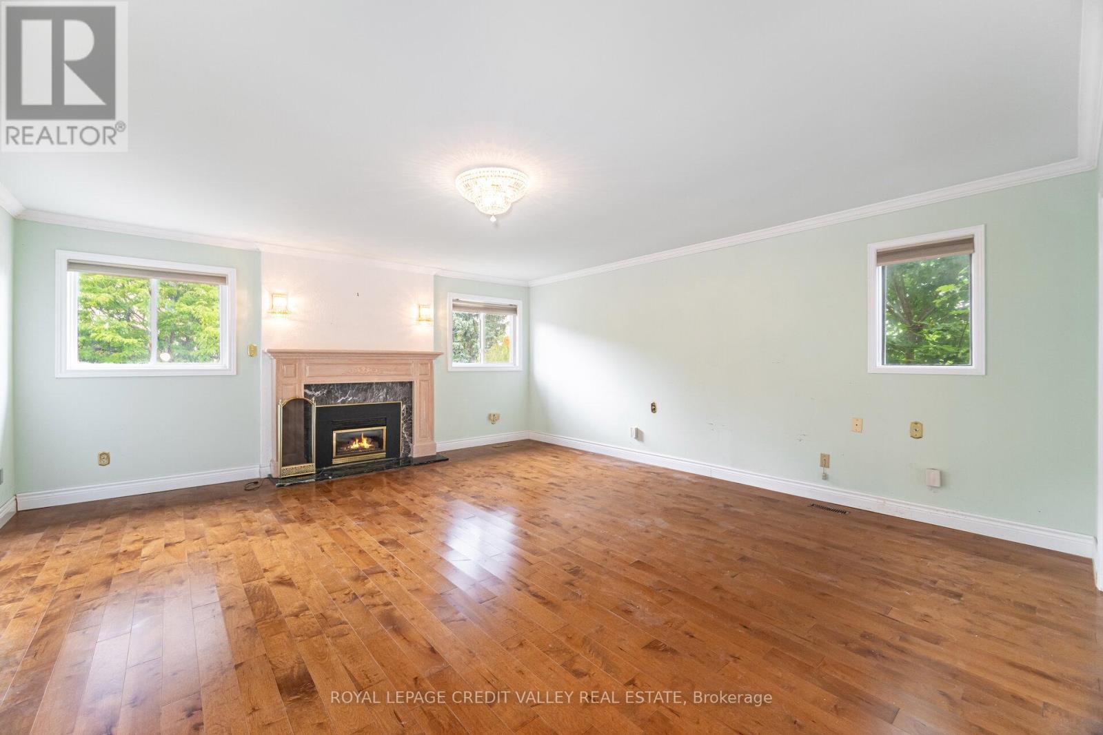 Photo 24 of 14 Starling Court, Brampton ON
