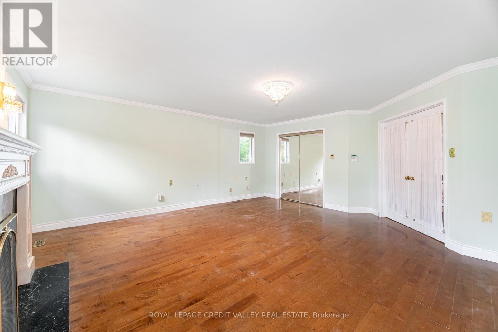 Photo 25 of 14 Starling Court, Brampton ON
