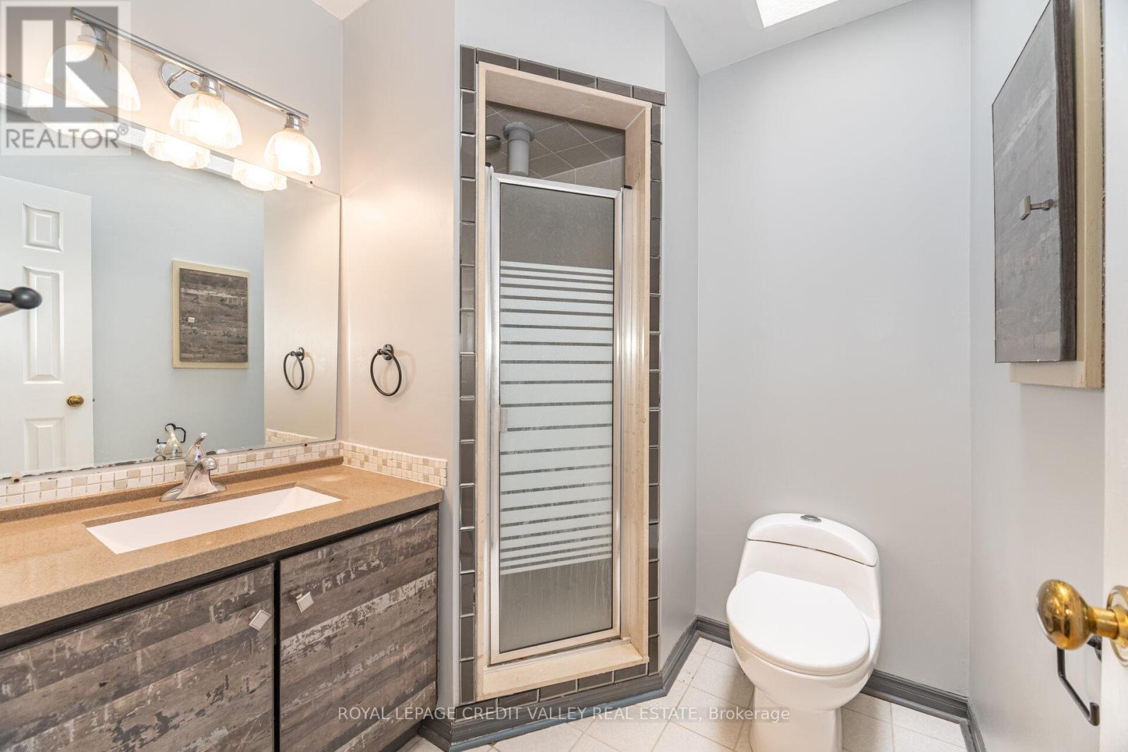 Photo 29 of 14 Starling Court, Brampton ON
