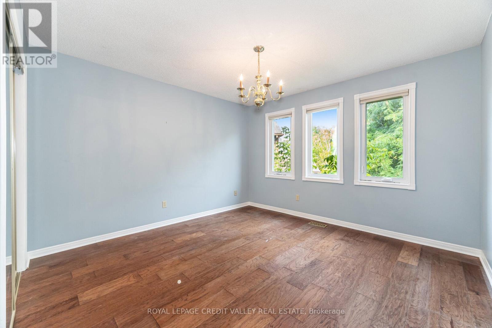 Photo 31 of 14 Starling Court, Brampton ON