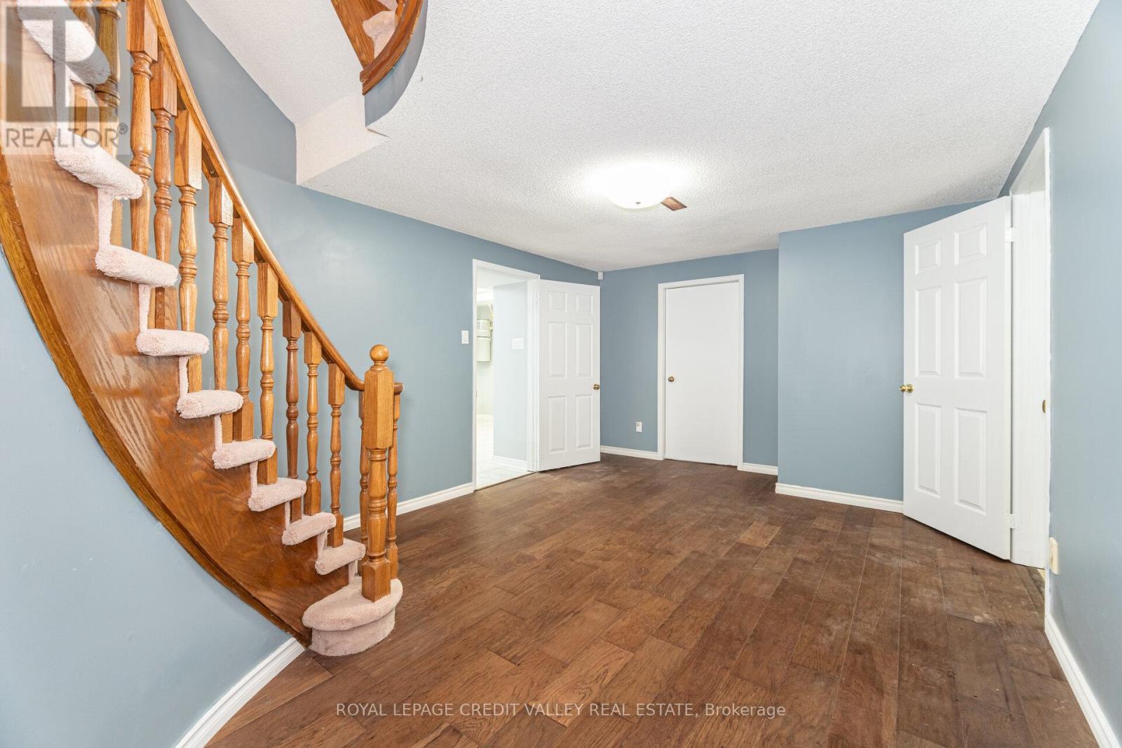 Photo 34 of 14 Starling Court, Brampton ON