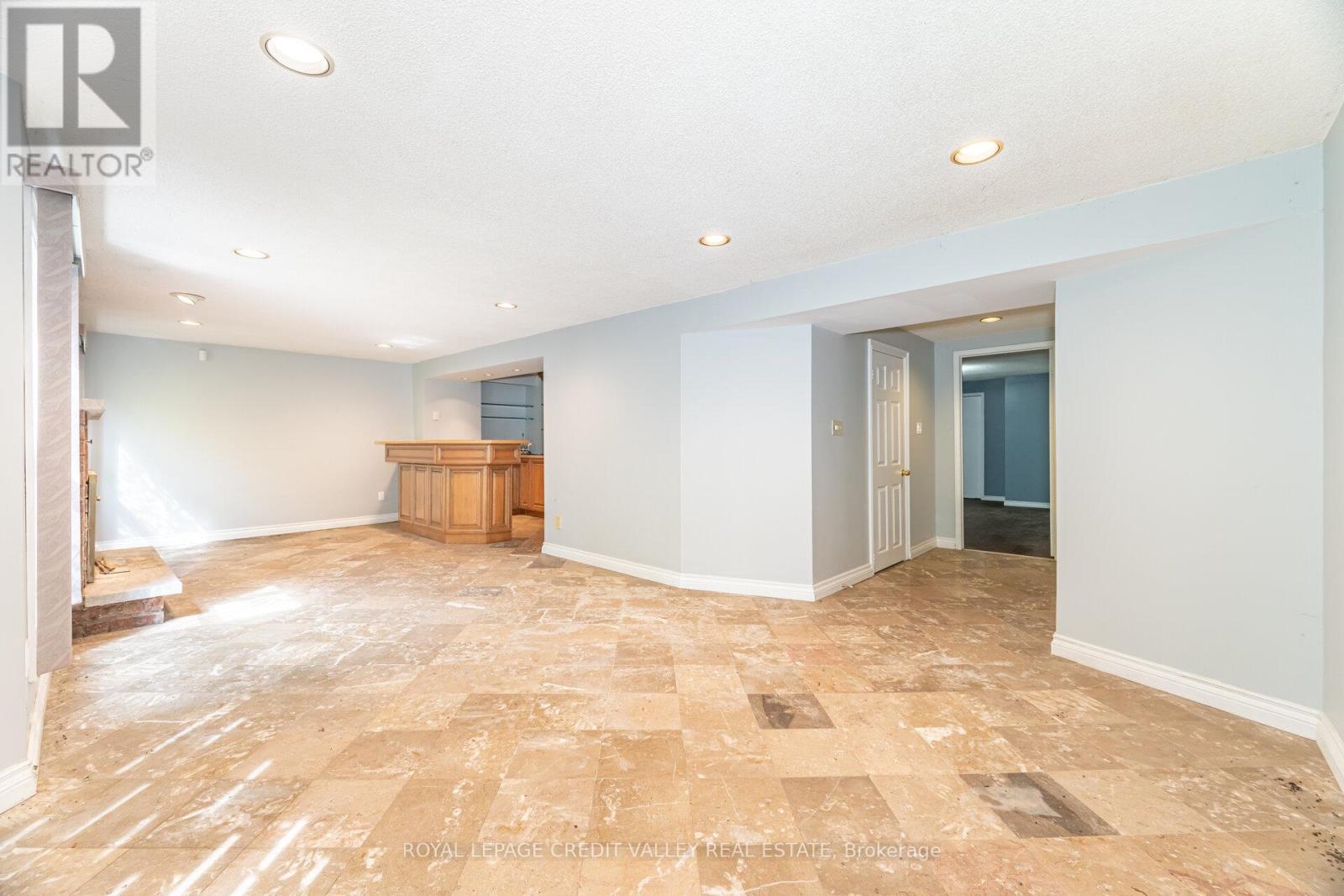 Photo 35 of 14 Starling Court, Brampton ON