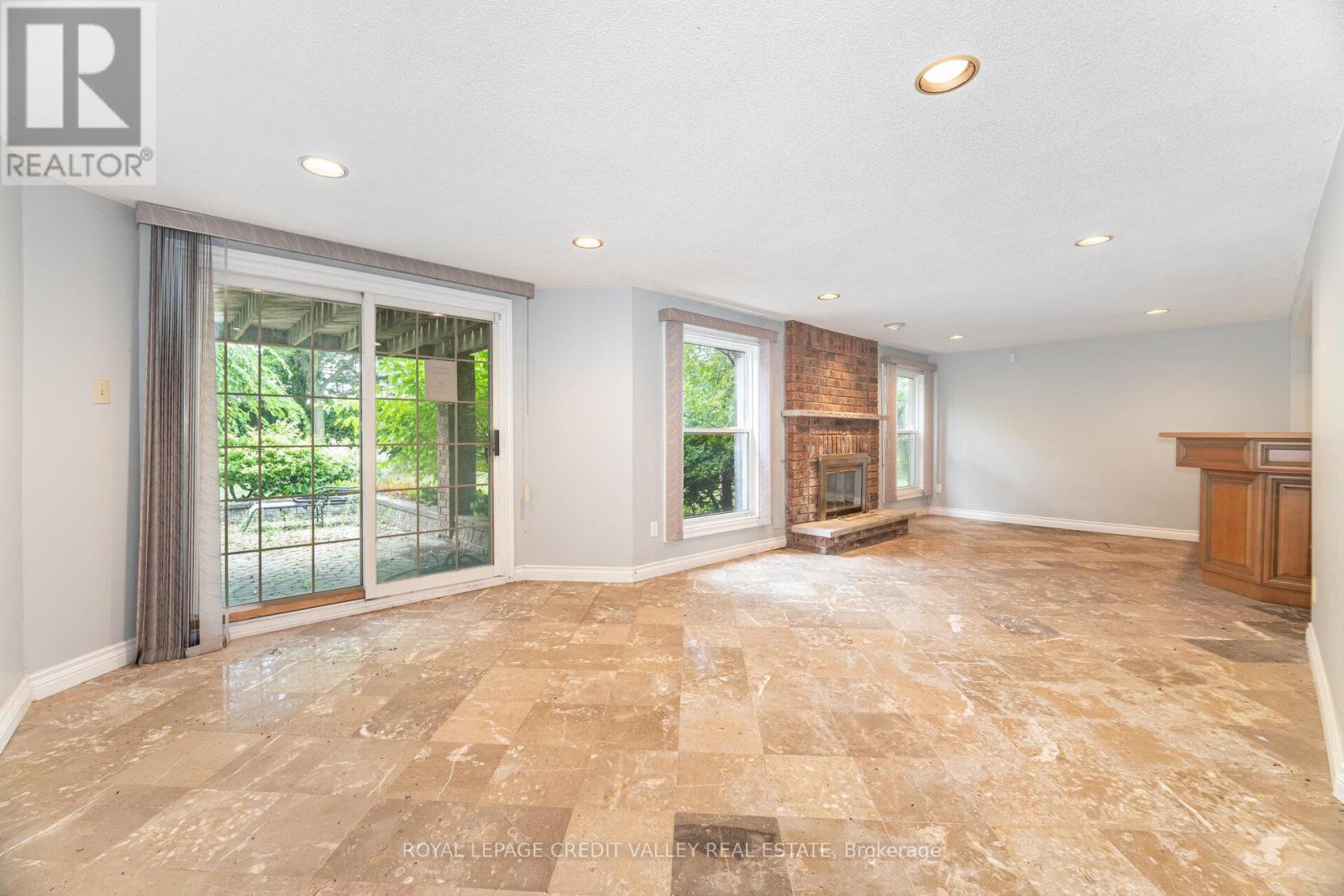Photo 36 of 14 Starling Court, Brampton ON