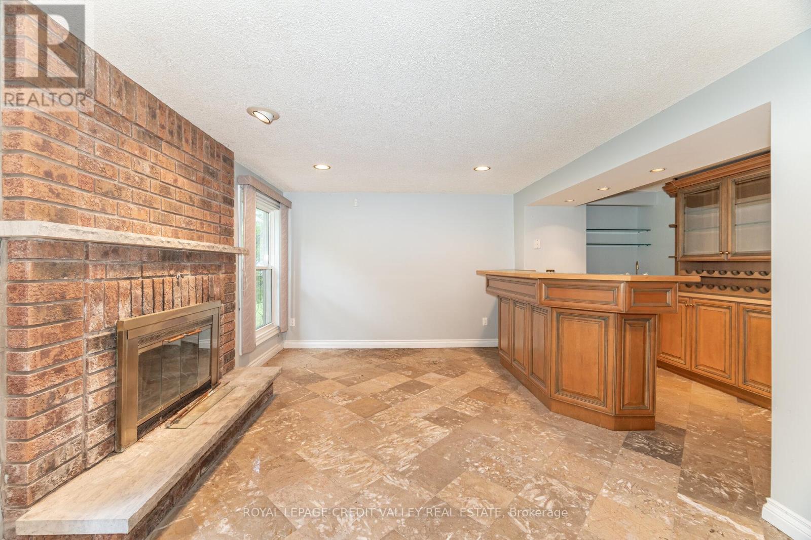 Photo 37 of 14 Starling Court, Brampton ON