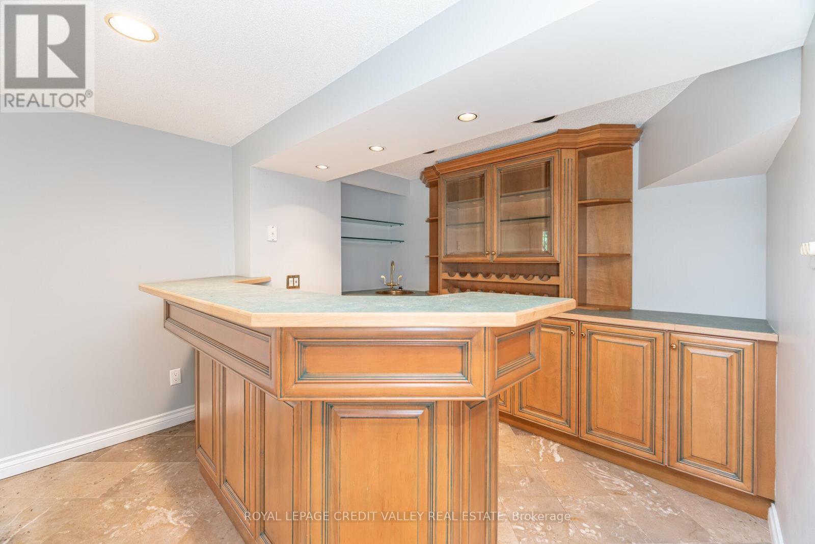 Photo 38 of 14 Starling Court, Brampton ON