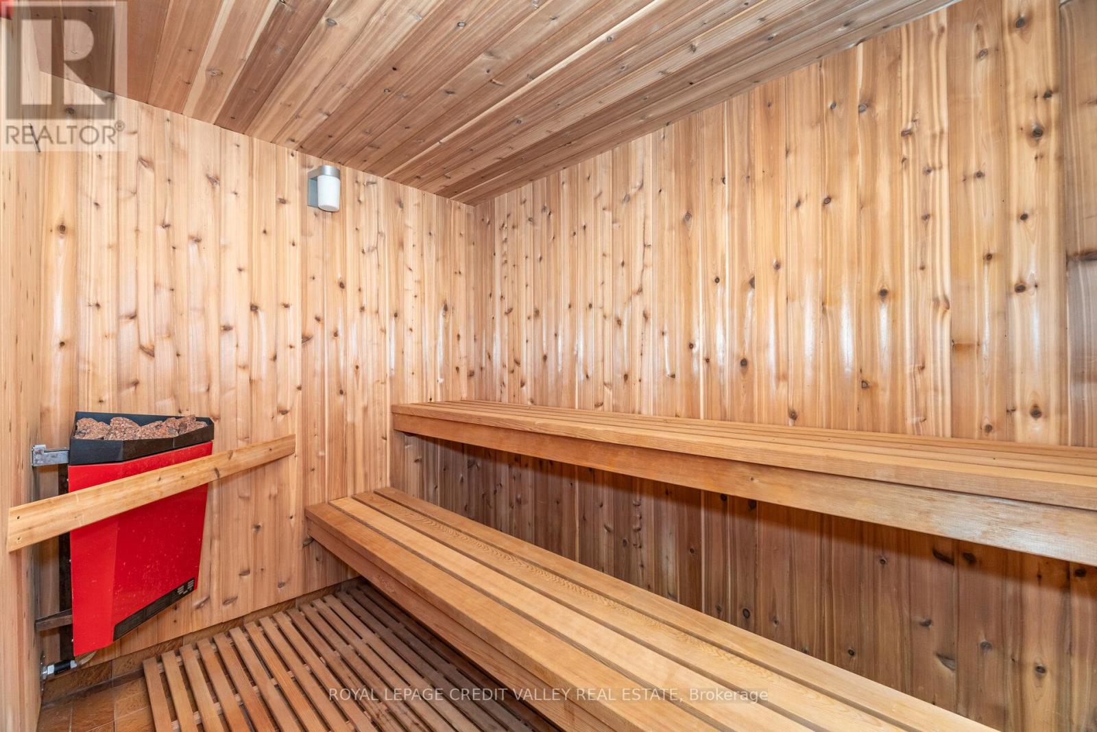 Photo 41 of 14 Starling Court, Brampton ON