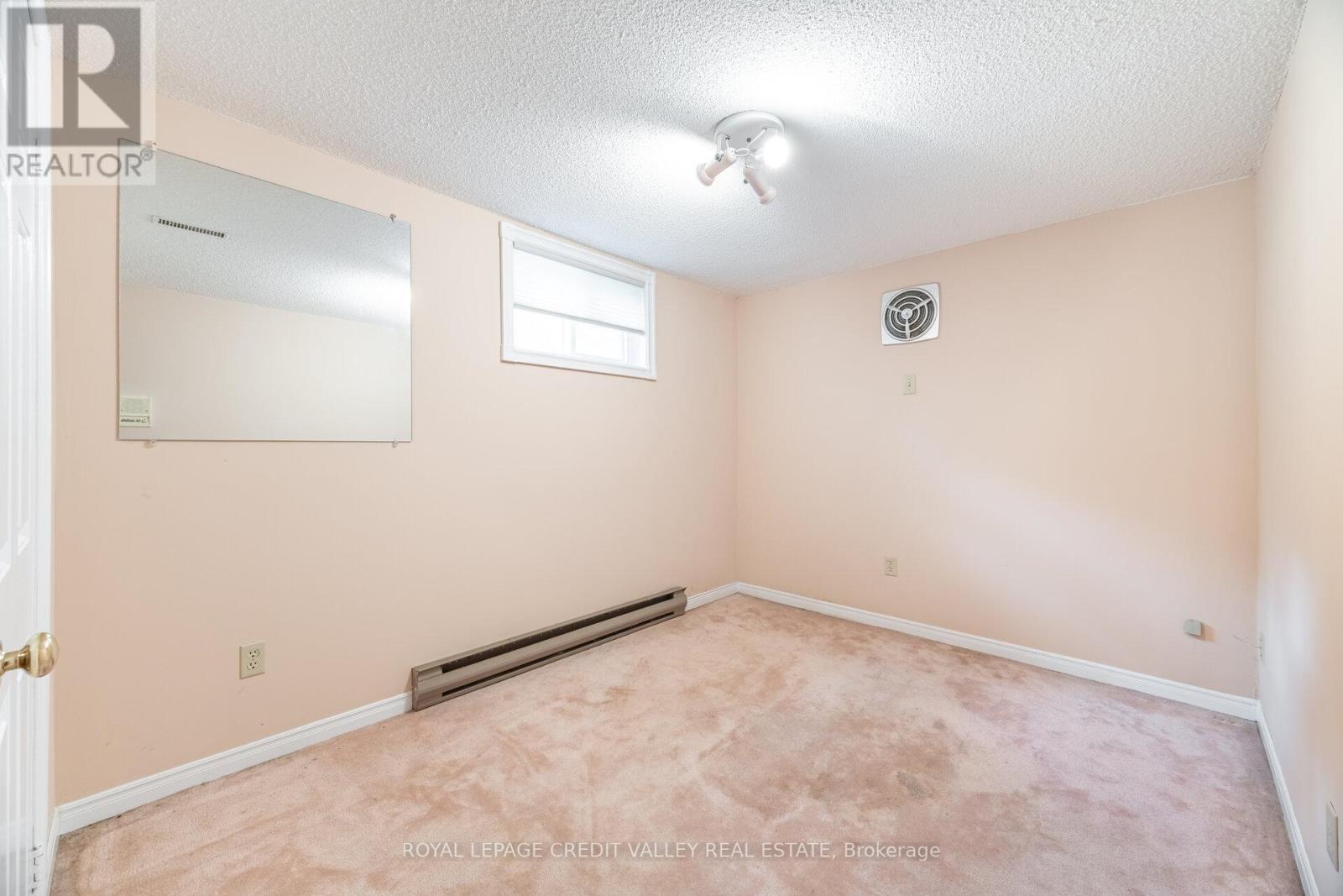 Photo 42 of 14 Starling Court, Brampton ON