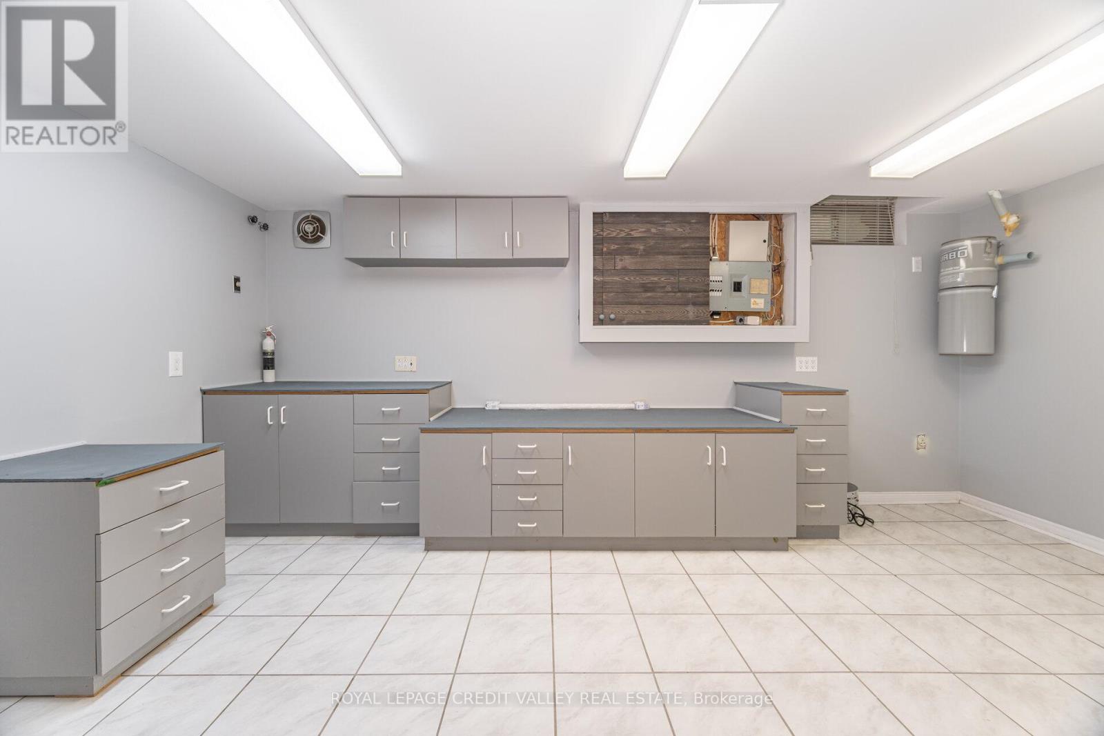 Photo 43 of 14 Starling Court, Brampton ON