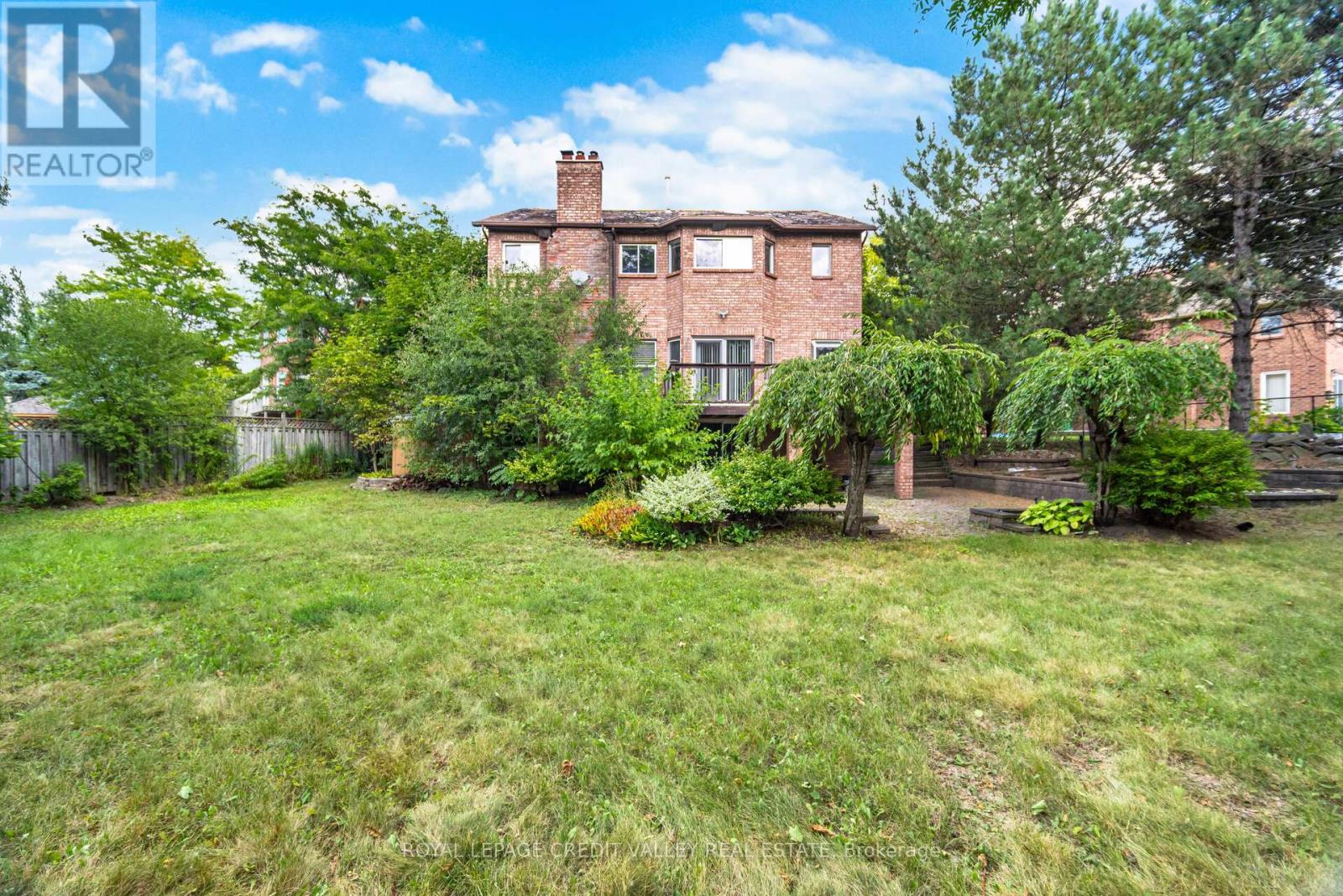 Photo 50 of 14 Starling Court, Brampton ON