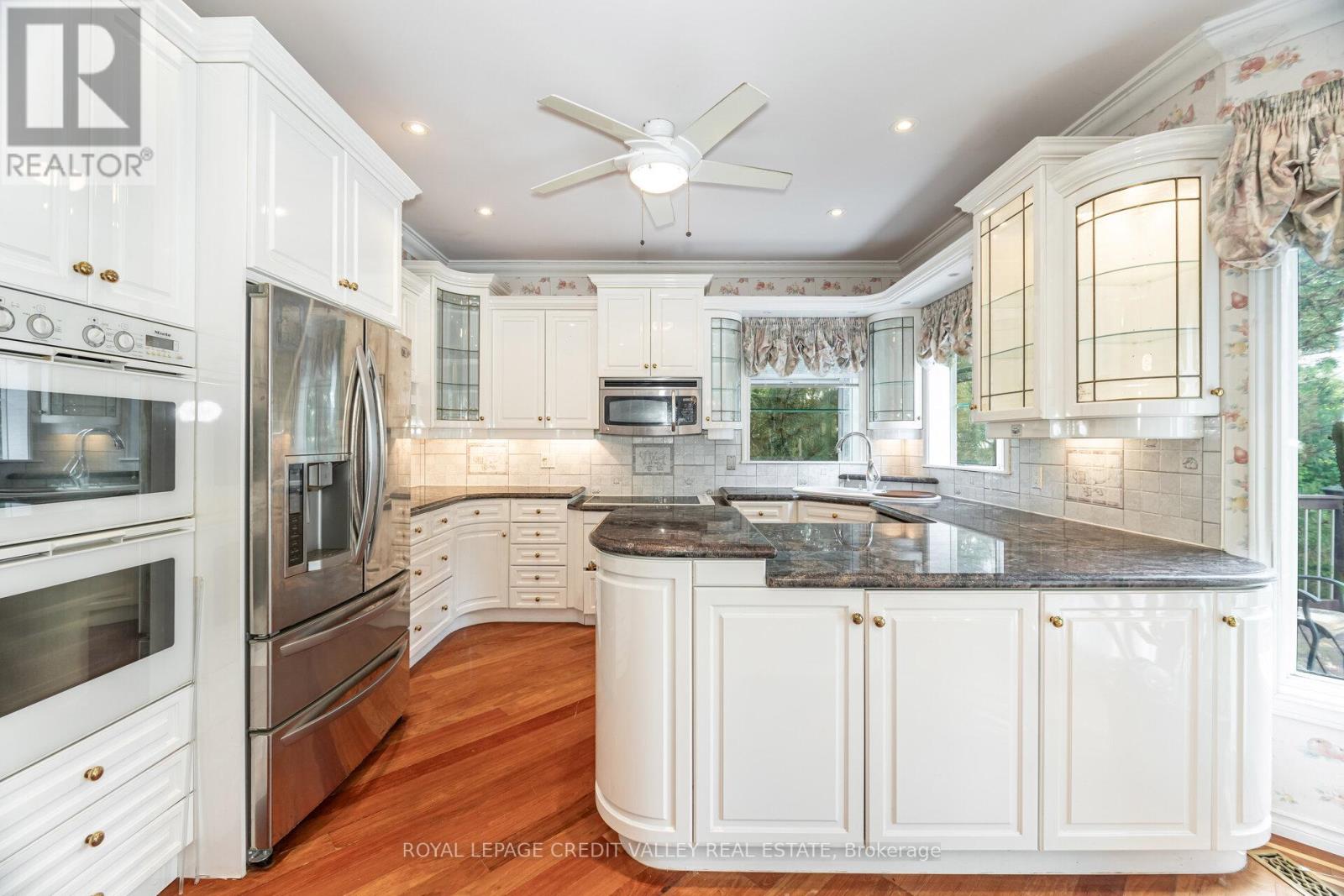 Photo 9 of 14 Starling Court, Brampton ON