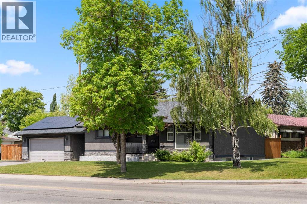 Photo 3 of 2531 Southwood Drive Se, Calgary AB