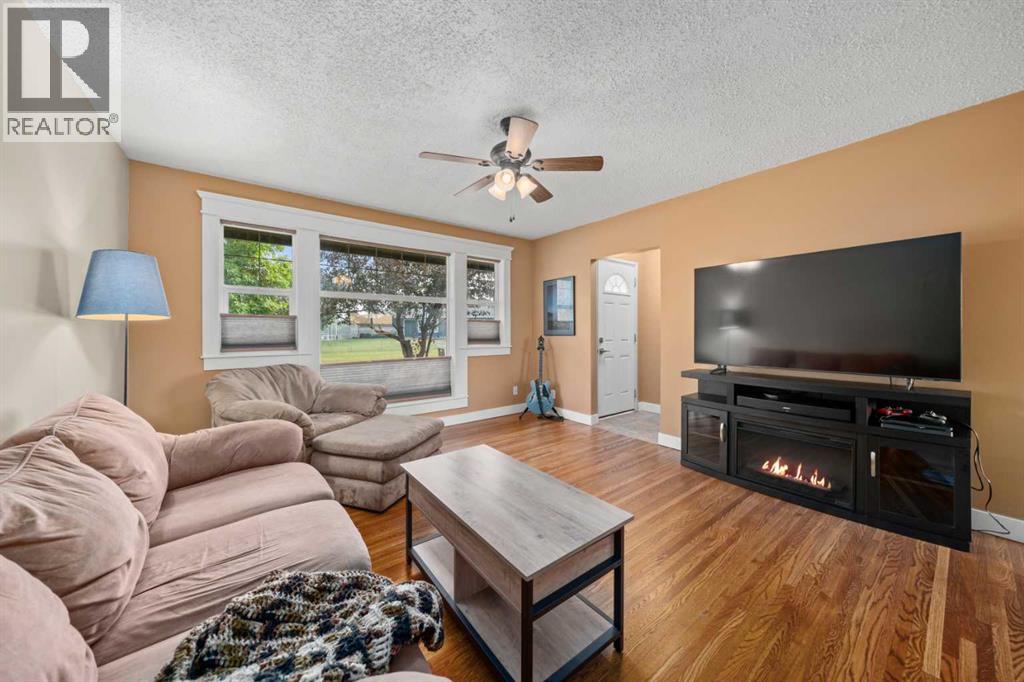 Photo 4 of 2531 Southwood Drive Se, Calgary AB