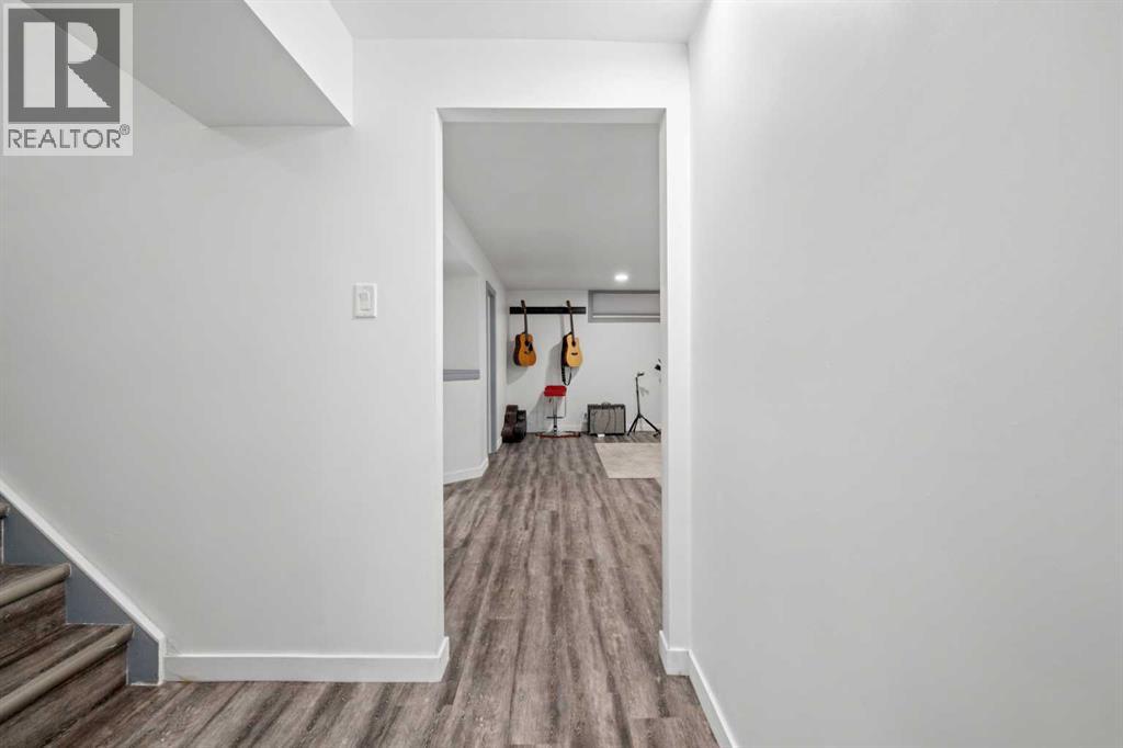 Photo 17 of 2531 Southwood Drive Se, Calgary AB