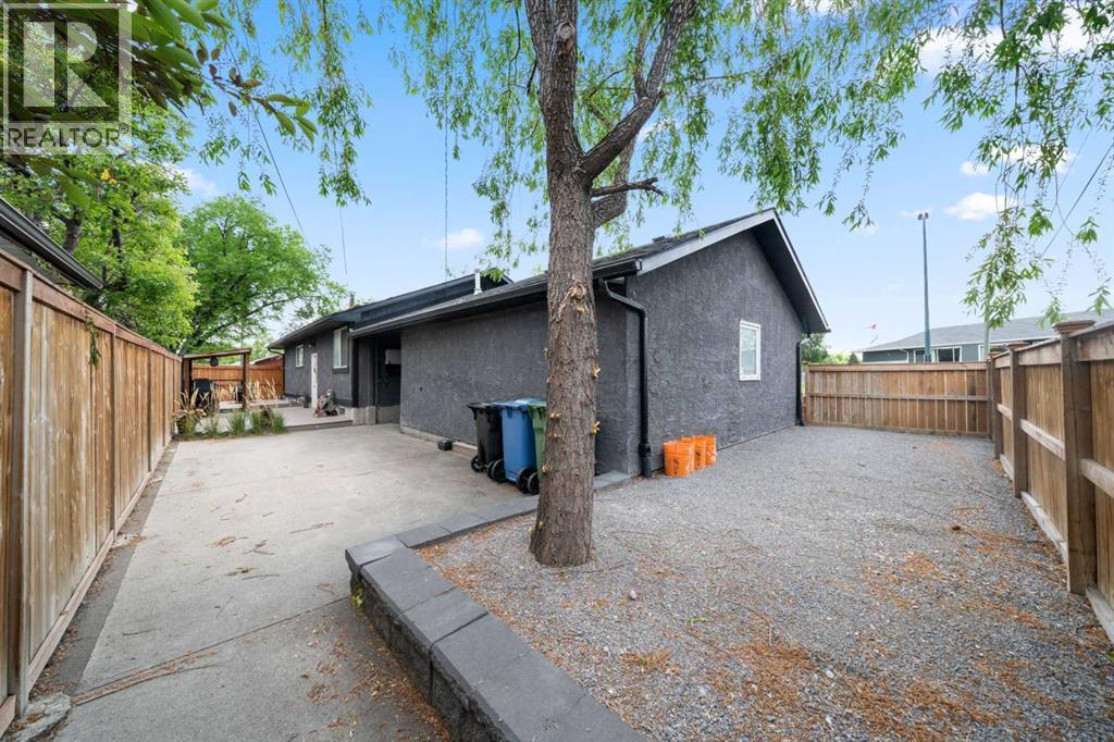 Photo 26 of 2531 Southwood Drive Se, Calgary AB
