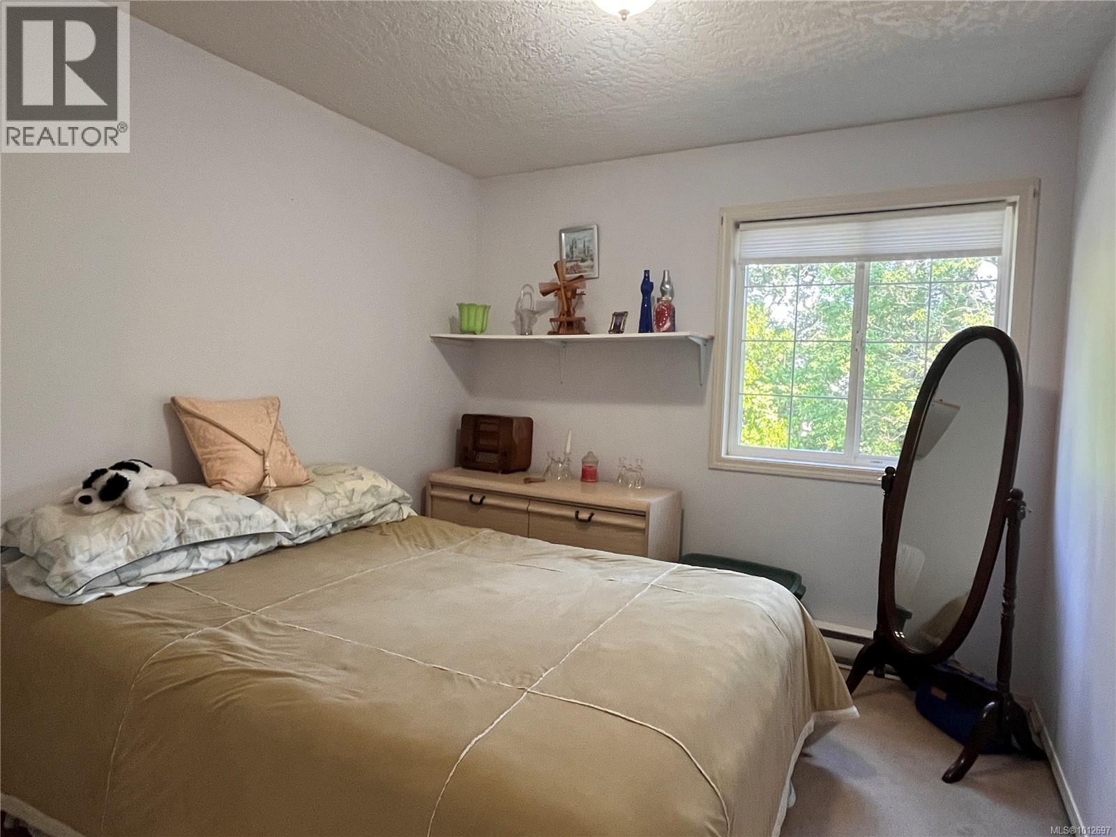 Photo 15 of 1113 Rock St, Saanich BC