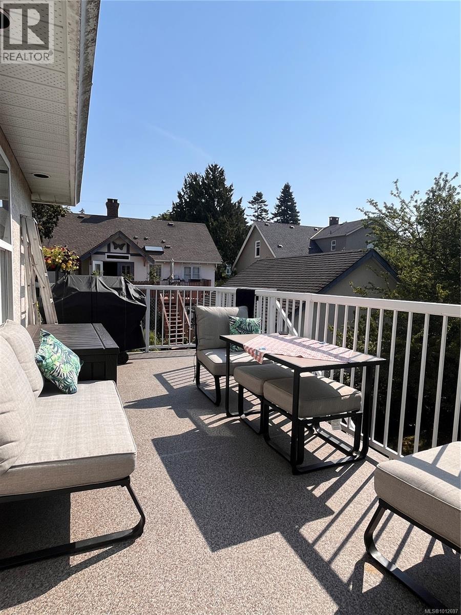 Photo 9 of 1113 Rock St, Saanich BC